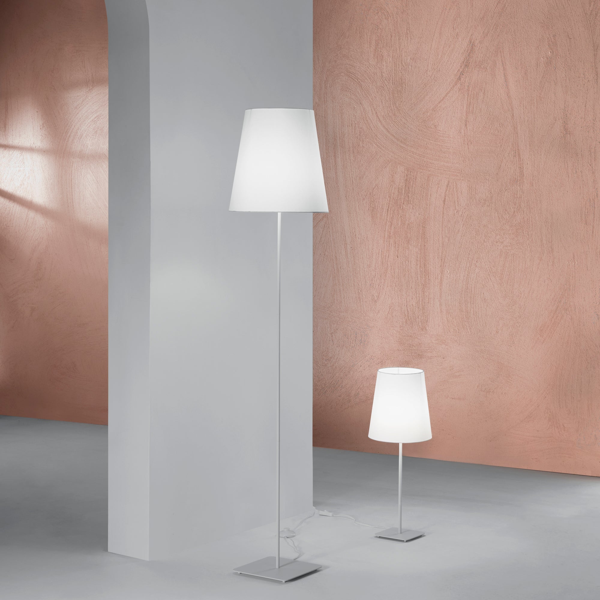 PIANTANA ELVIS BIANCA 1XE27 34X155CM