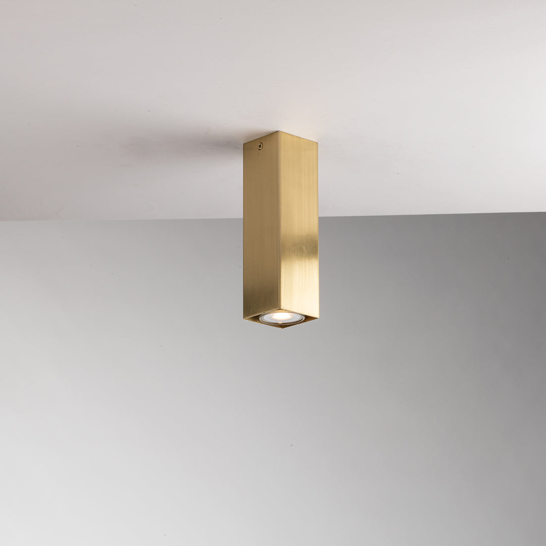 PLAFONIERA FLUKE QUADRATA ORO 1XGU10 6X6X20CM