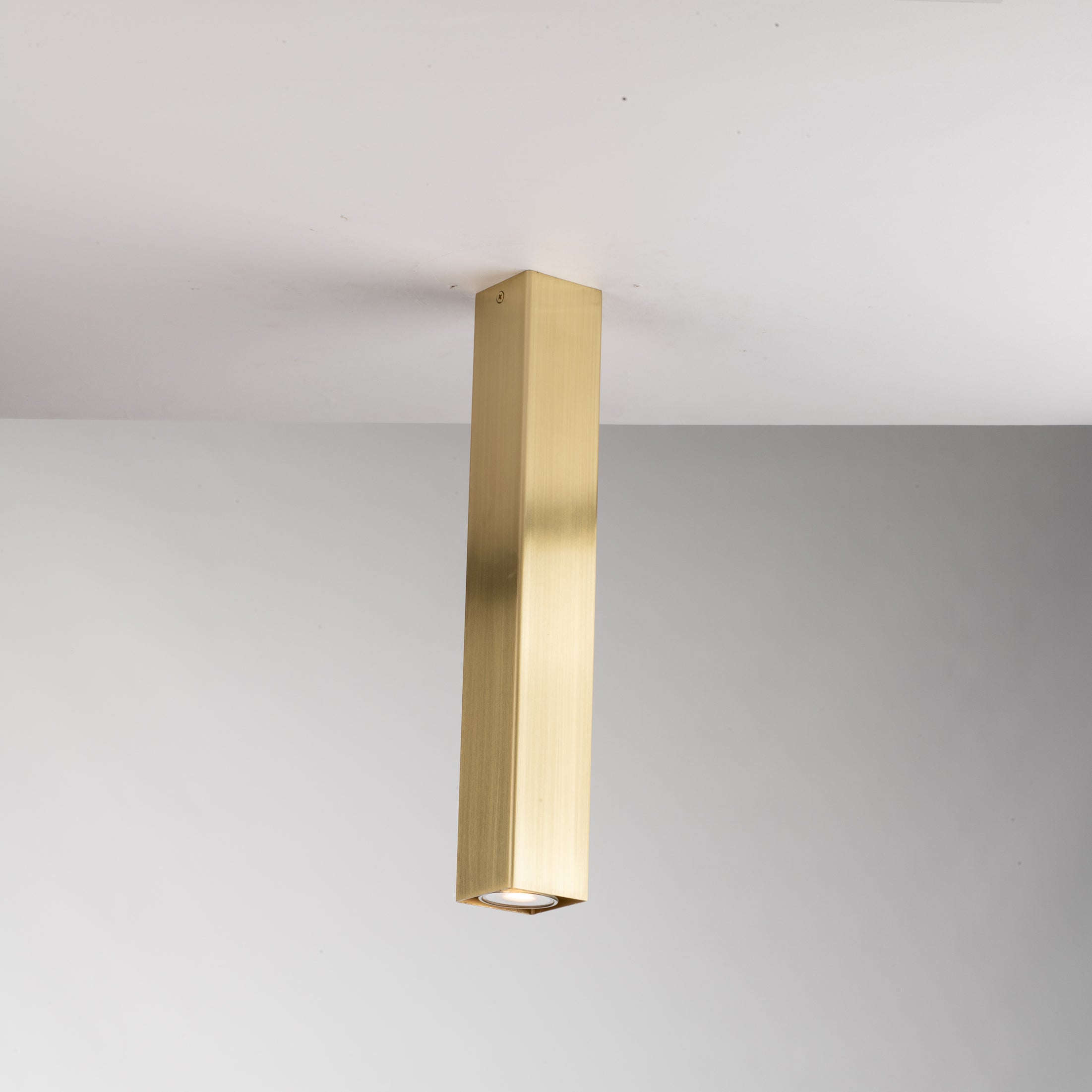 PLAFONIERA FLUKE QUADRATA ORO 1XGU10 6X6X40CM