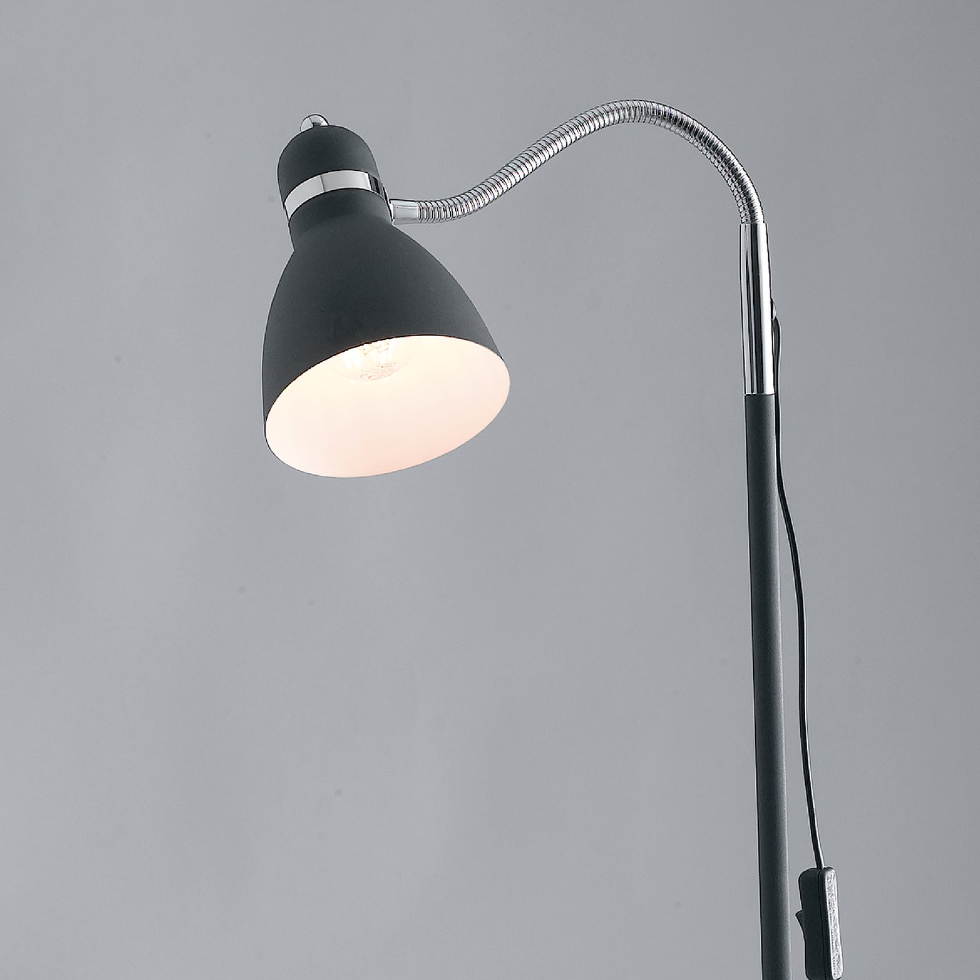 PIANTANA PEOPLE NERA 1XE27 34X13X142CM