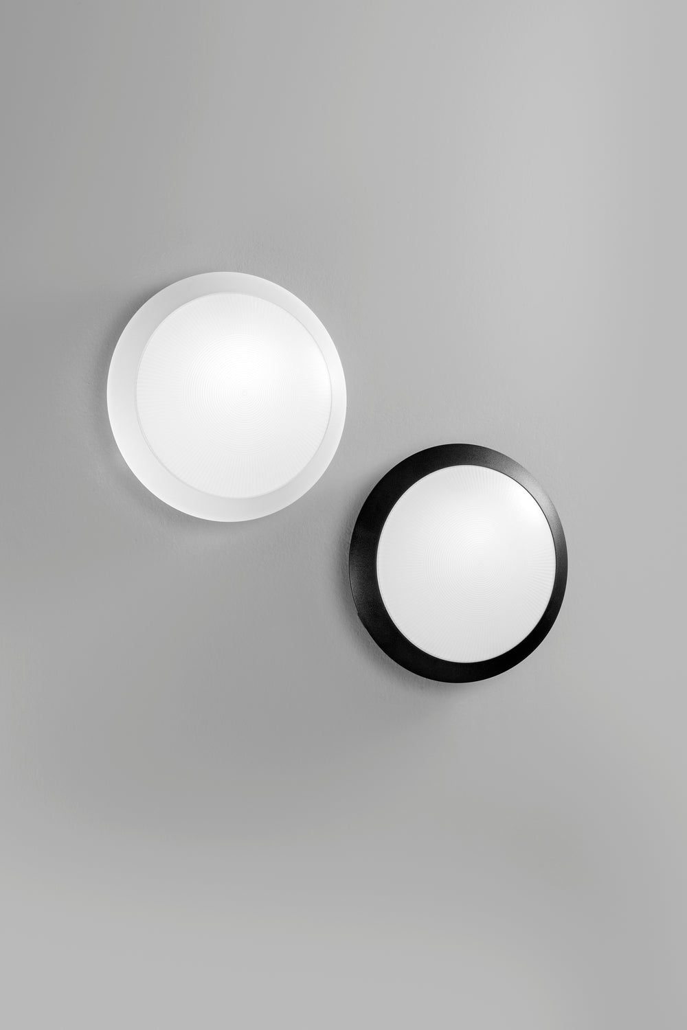 PLAFONIERA ALYCE BIANCA IN PLASTICA ANTI UV ANTINCENDIO CON ALLOGGIO PER SENSORE NON INCLUSO IP65 φ330X90MM 1XE27