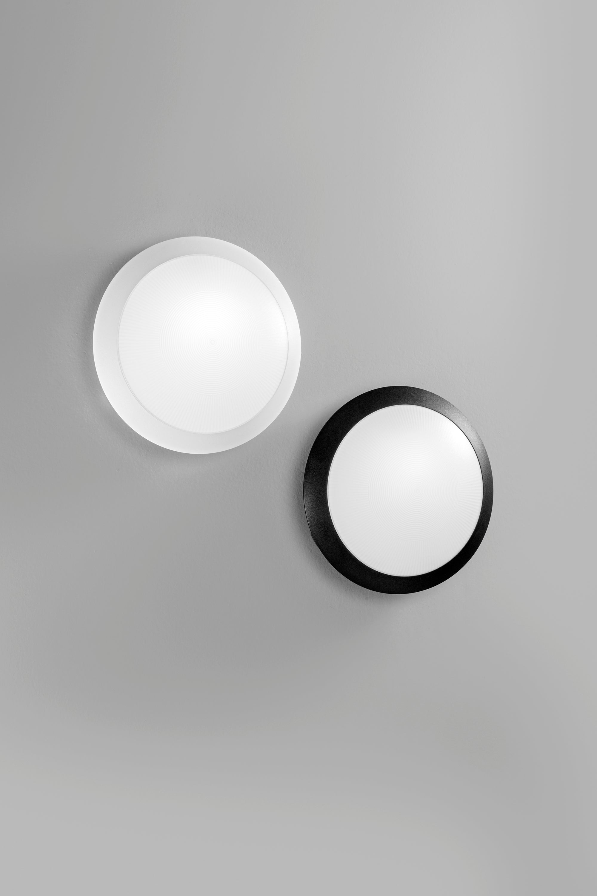 PLAFONIERA ALYCE NERA IN PLASTICA ANTI UV ANTINCENDIO CON ALLOGGIO PER SENSORE NON INCLUSO IP65 φ330X90MM 1XE27