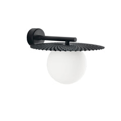 "Applique CHAPLIN in metallo nero con diffusore in vetro bianco"