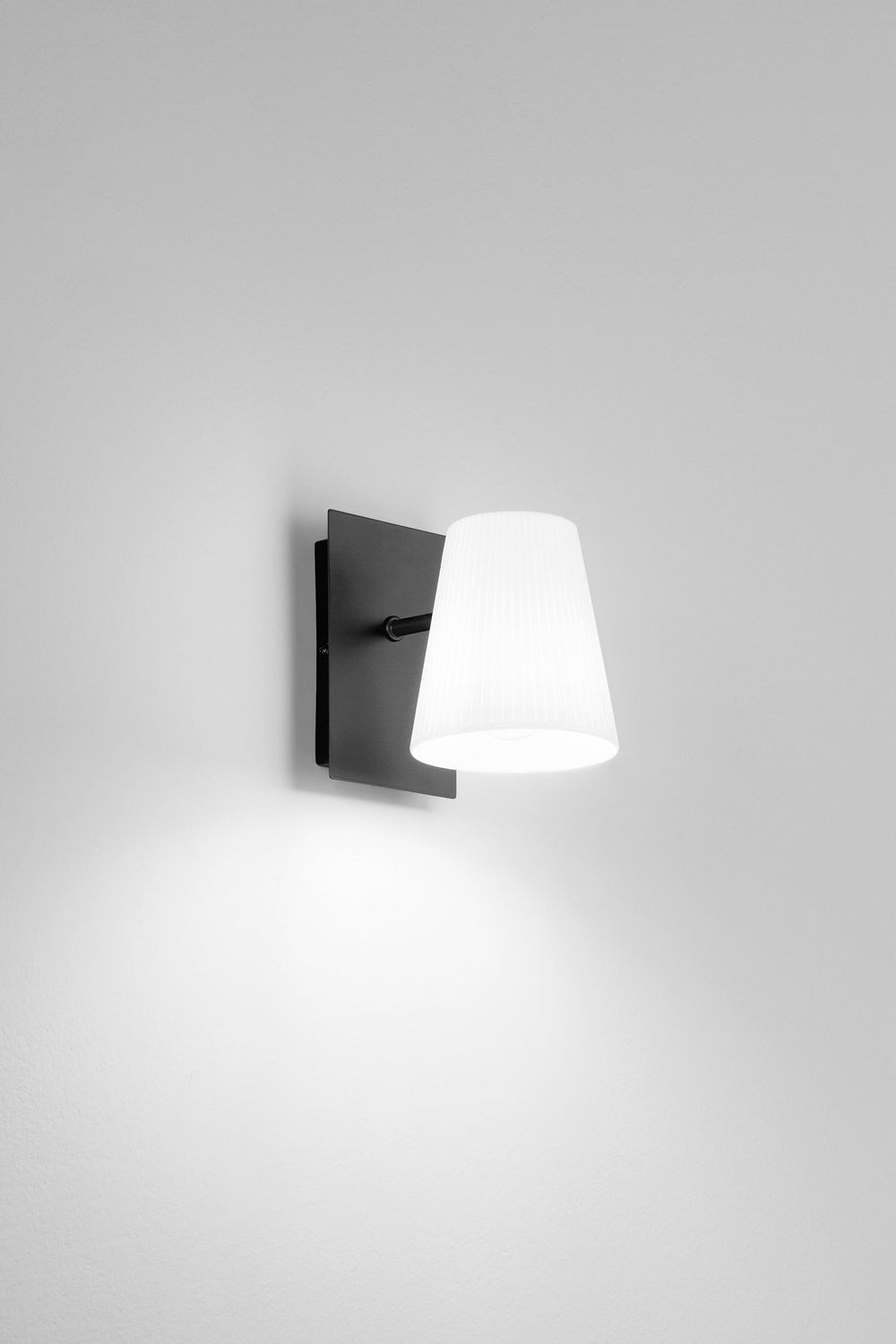APPLIQUE CULT NERA IN METALLO 1XE14 25W LAMP SIZE Dia11xH12CM, STRUTTURA 15X11X18CM