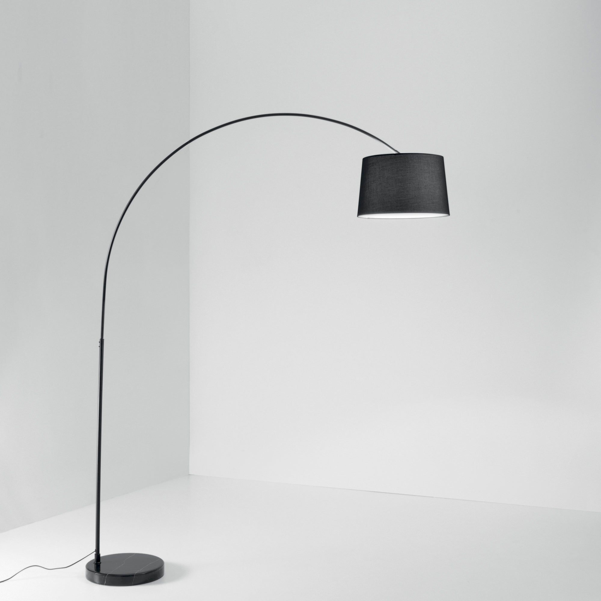PIANTANA DREAM NERA 1XE27 152X40X200CM