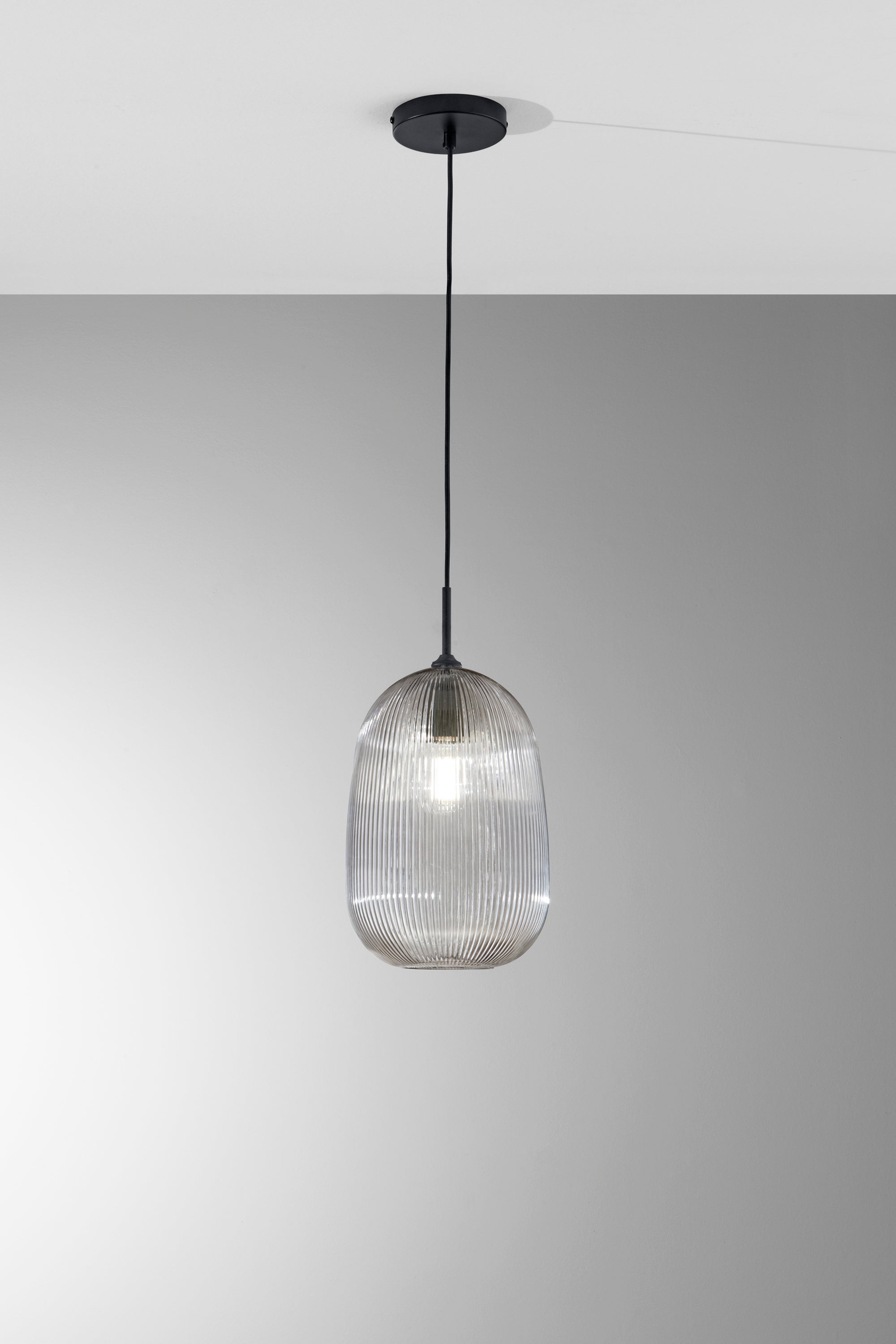 SOSPENSIONE DUKE GRIGIA IN VETRO 1XE27 D21X200CM