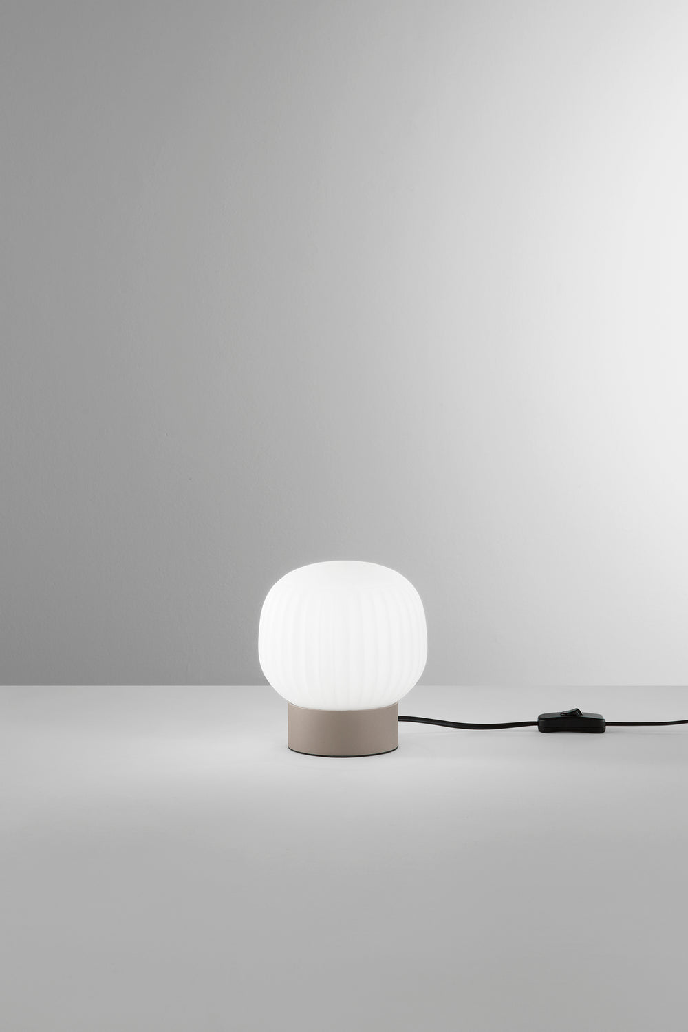 LUME ERIS BIANCO E MARRONE IN ALLUMINIO+VETRO 1XE14 D15X16CM
