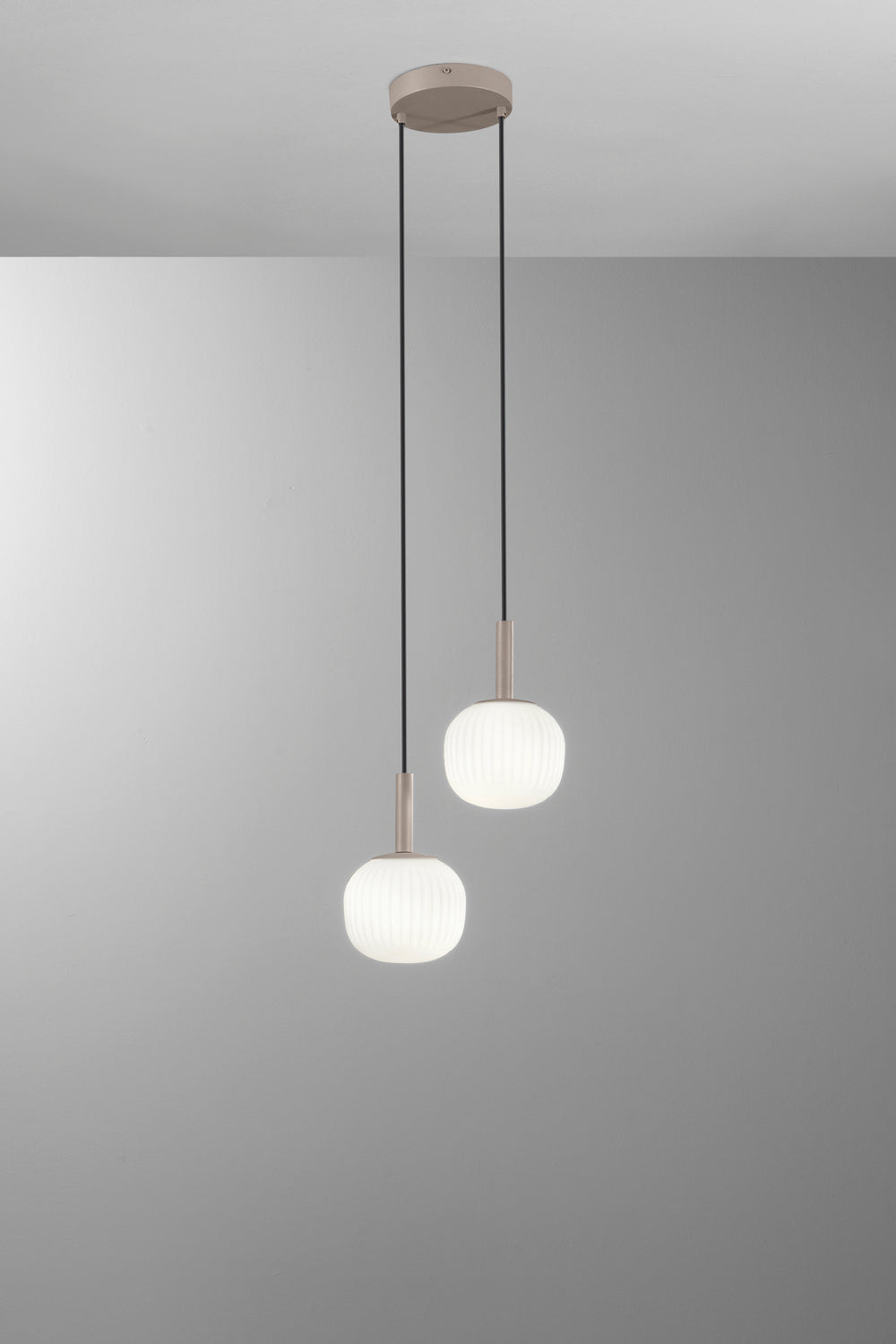 SOSPENSIONE ERIS BIANCO E MARRONE IN ALLUMINIO+VETRO 2XE14 26X15X150CM