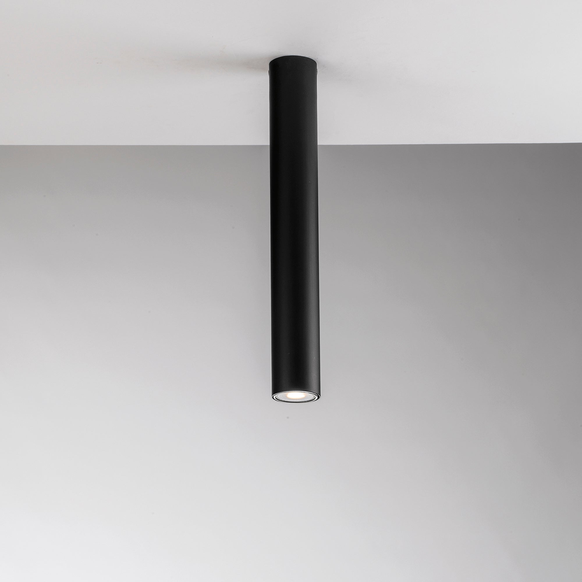 PLAFONIERA FLUKE TONDA NERA 1XGU10 5,5X5,5X40CM