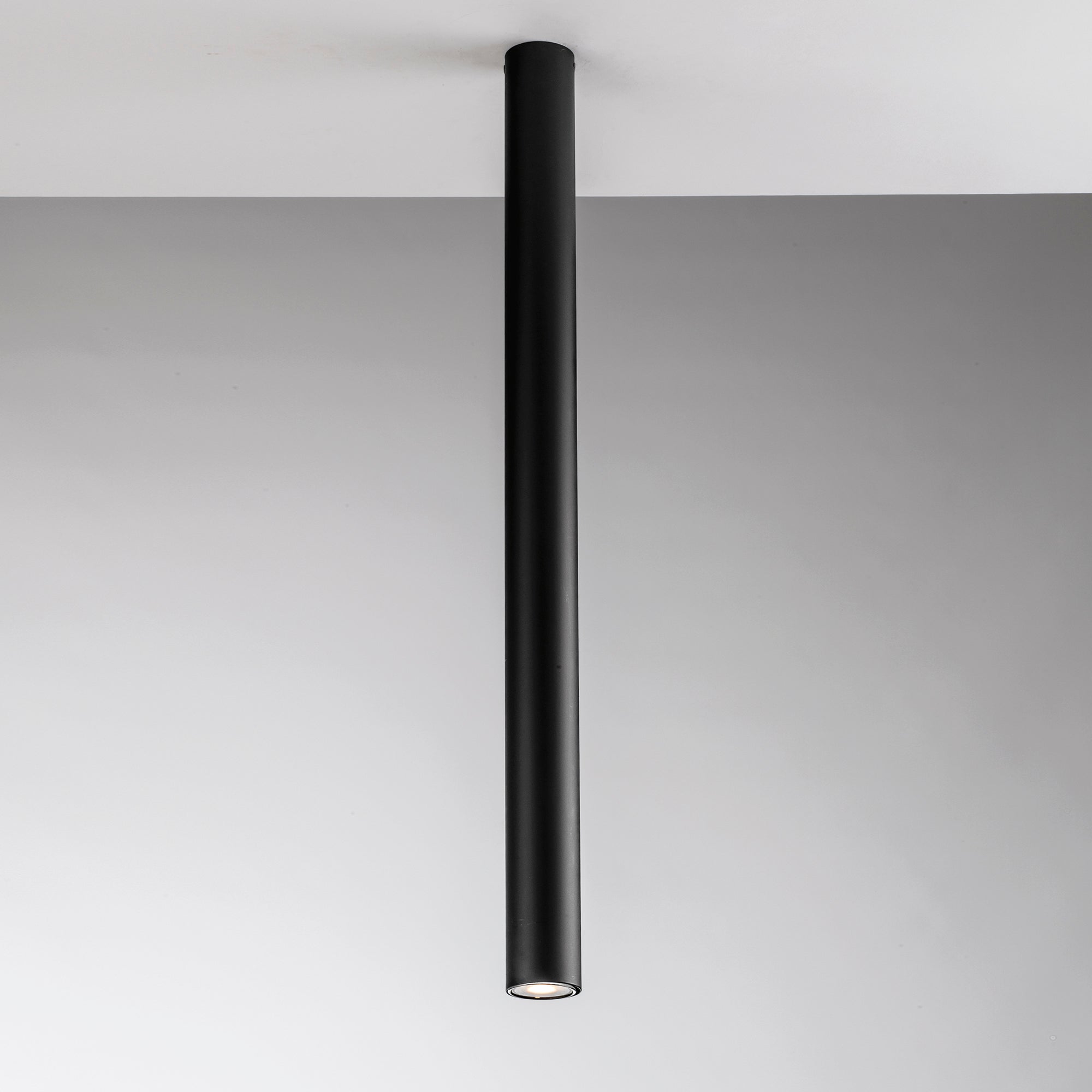 PLAFONIERA FLUKE TONDA NERA 1XGU10 5,5X5,5X75CM