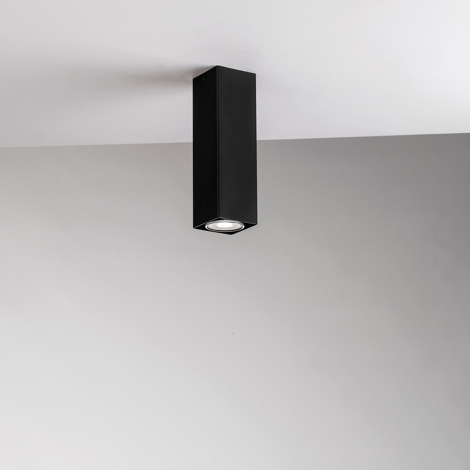 PLAFONIERA FLUKE QUADRATA NERA 1XGU10 6X6X20CM