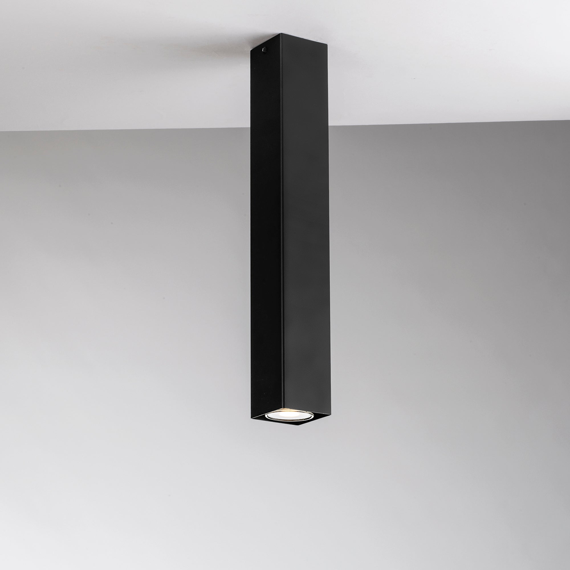 PLAFONIERA FLUKE QUADRATA NERA 1XGU10 6X6X40CM