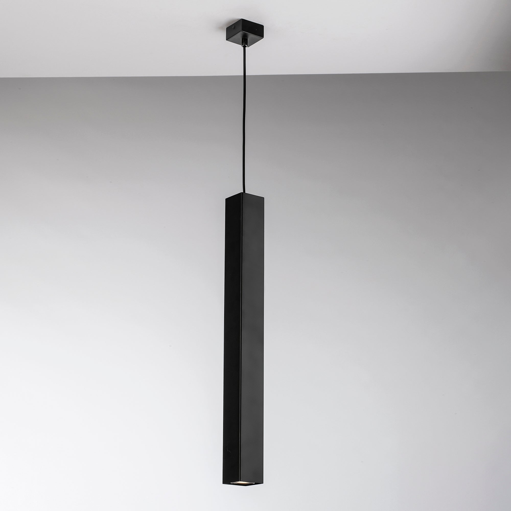 SOSPENSIONE FLUKE QUADRATA NERA 1XGU10 6X6X60CM