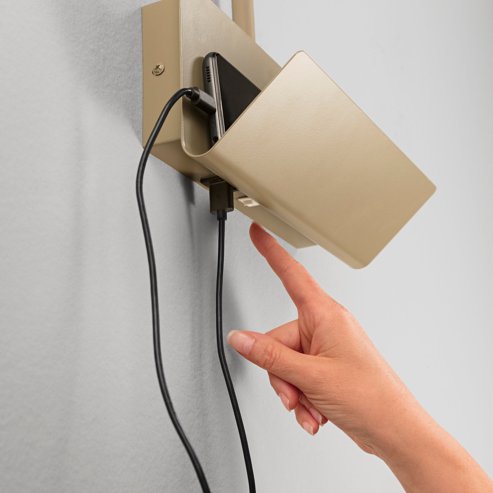 APPLIQUE GULP FLESSIBILE FANGO CON USB 2A 1XGU10 23X27X49CM