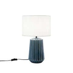 "Lampada da tavolo KIOWA base in ceramica ottanio con paralume in tessuto bianco"
