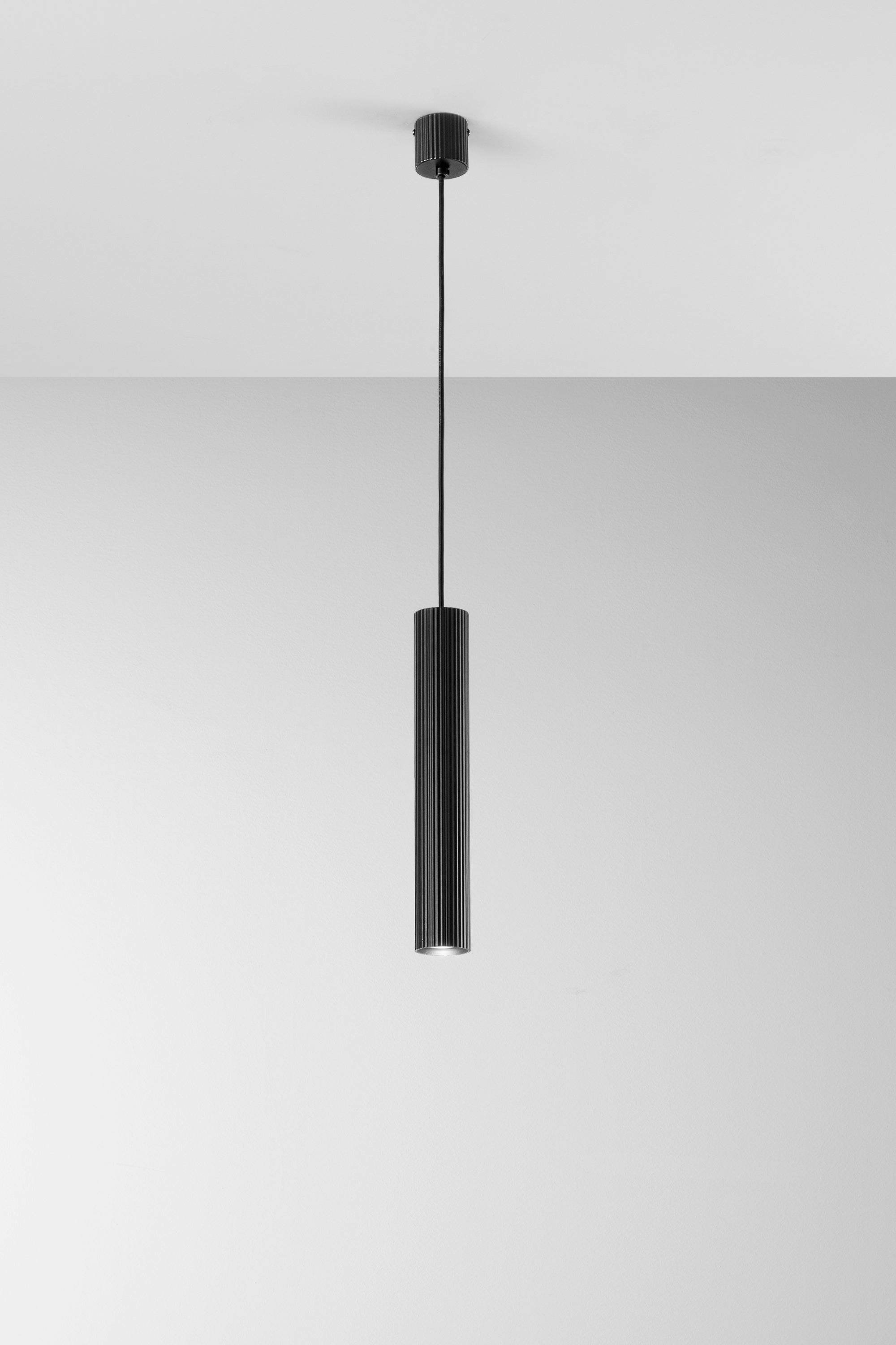 SOSPENSIONE LORD NERA IN ACCIAIO+ALLUMINIO 1XGU10 25W 10X10X240CM