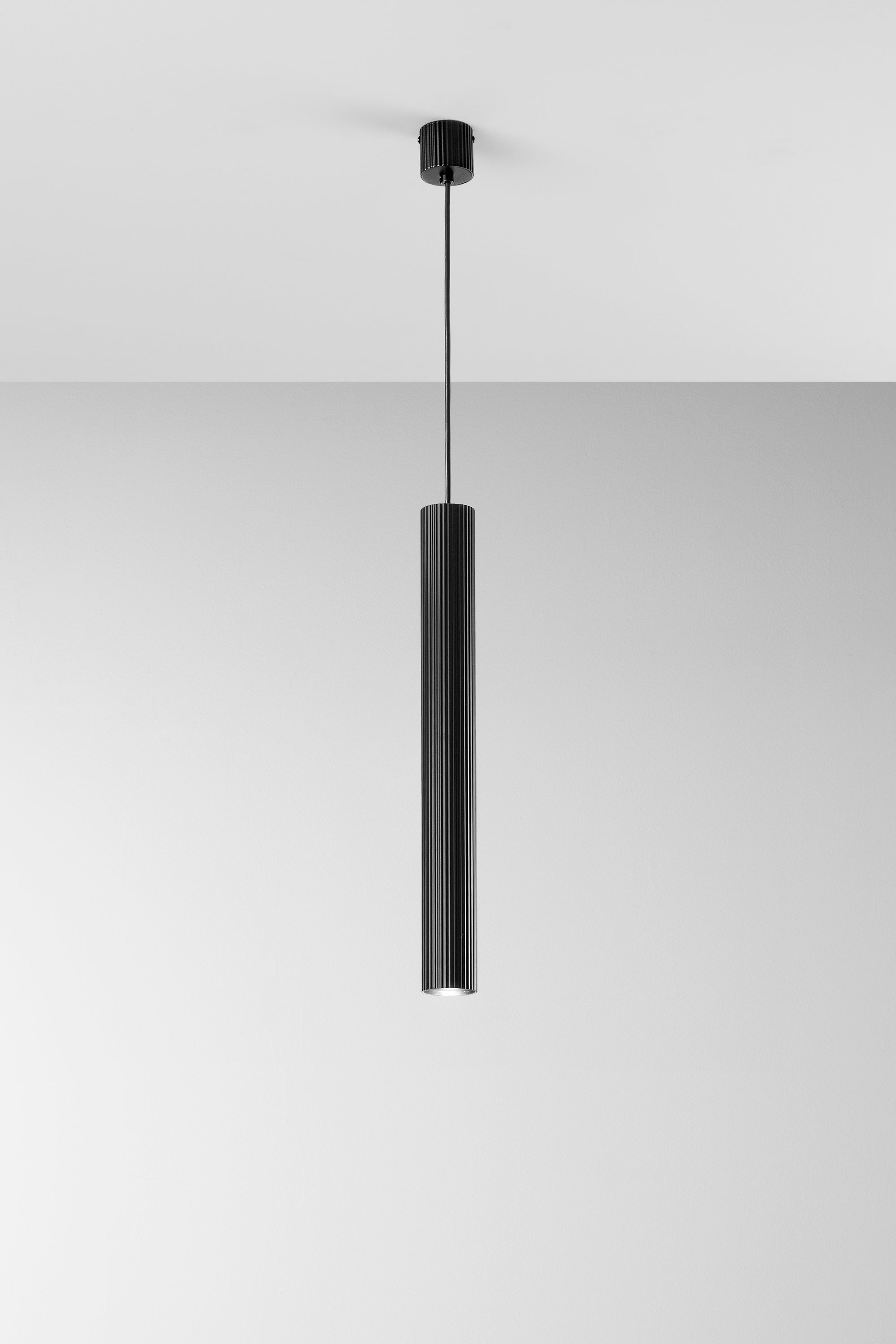SOSPENSIONE LORD NERA IN ACCIAIO+ALLUMINIO 1XGU10 25W 10X10X255CM
