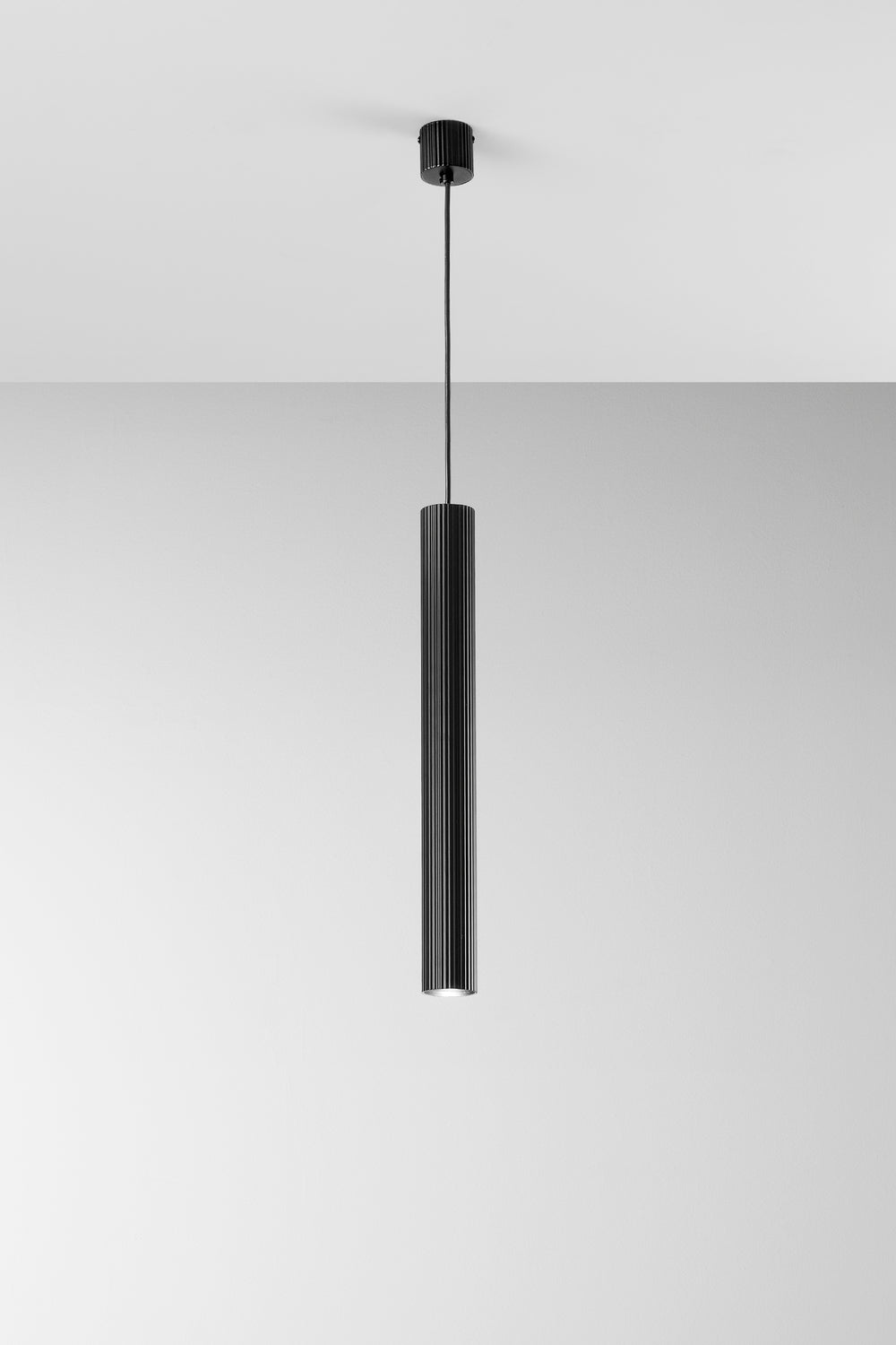 SOSPENSIONE LORD NERA IN ACCIAIO+ALLUMINIO 1XGU10 25W 10X10X255CM
