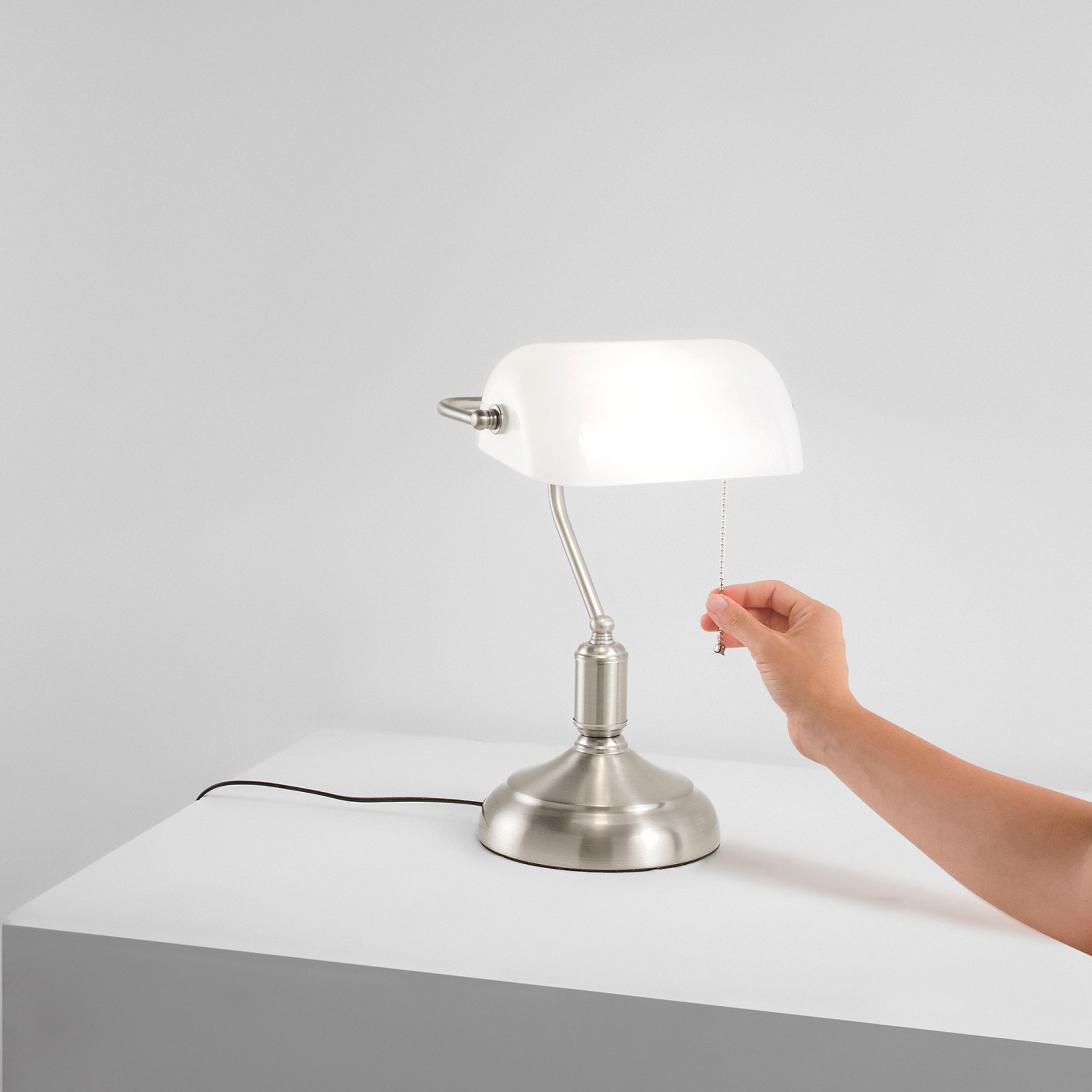 LAMPADA DA TAVOLO MARSHALL BIANCOLATTE 1XE27 26X18X40CM