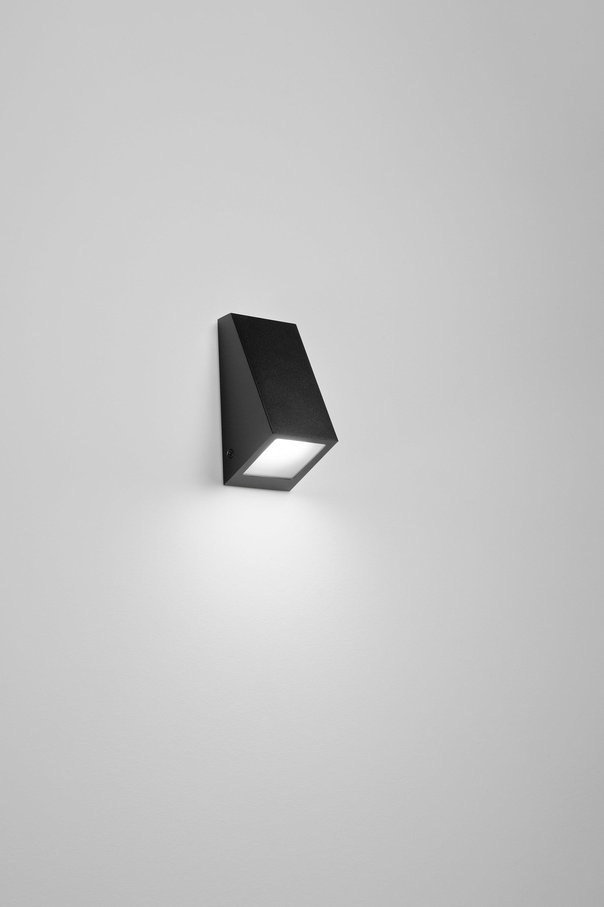 APPLIQUE POPUP NERA IN METALLO IP44 1XGU10 71X69X145MM