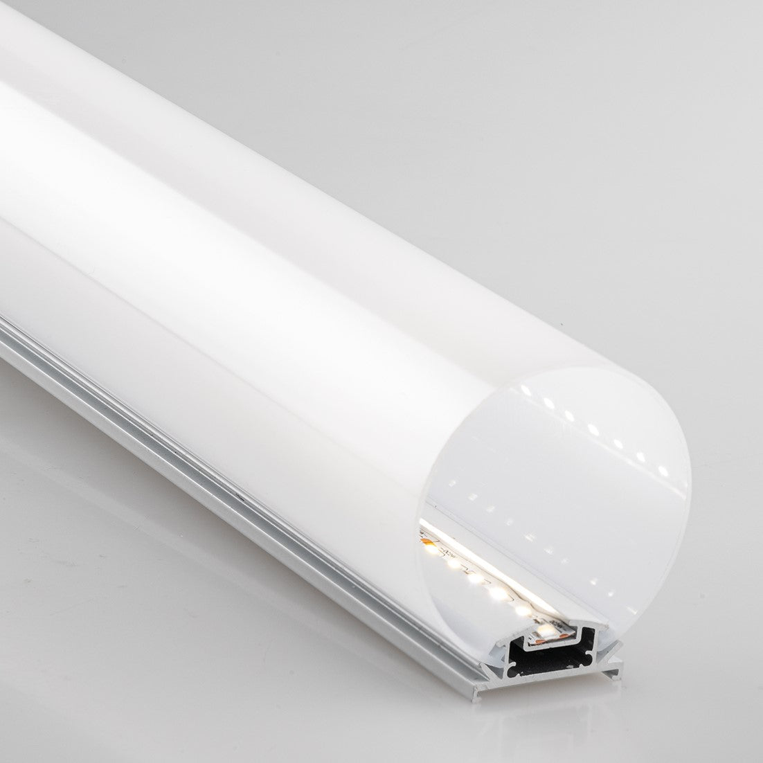 Profilo TUBE in alluminio silver 2 mt con diffusore emissione a 180°