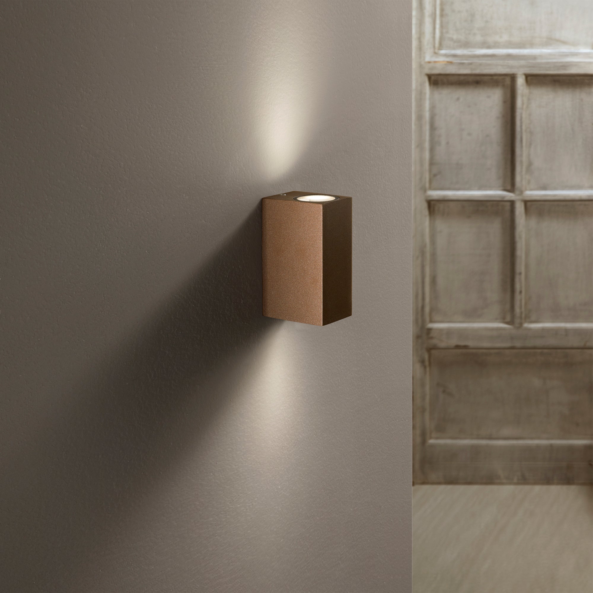 APPLIQUE BIEMISSIONE QUBO CORTEN 2XGU10 IP54 6,7X9,3X15,1CM