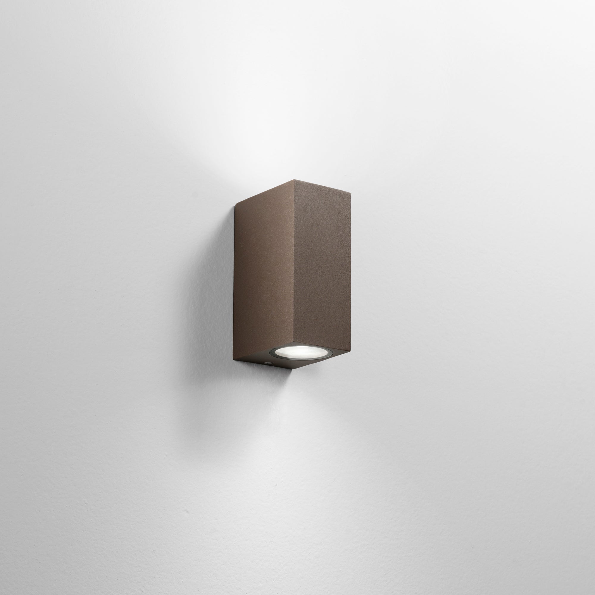 APPLIQUE BIEMISSIONE QUBO CORTEN 2XGU10 IP54 6,7X9,3X15,1CM
