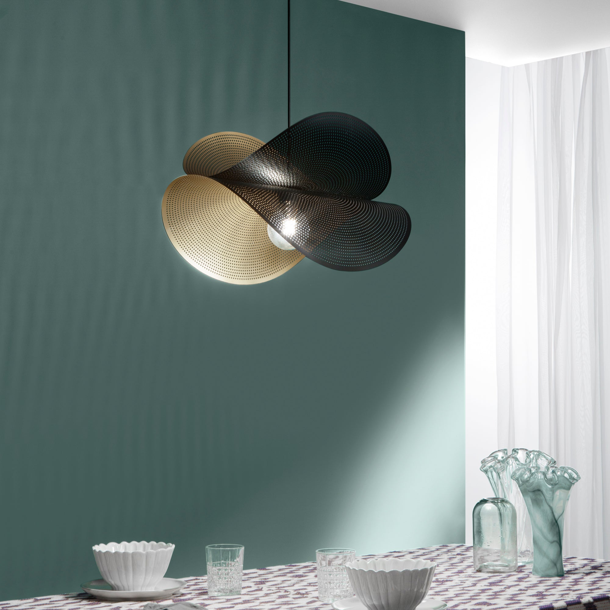 SOSPENSIONE RHEI-DOT NERA/ORO DOPPIO DIFFUSORE 1XE27 60X33X150CM