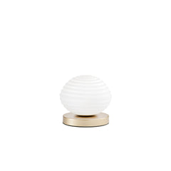 "Lumetto RIPPLE in metallo oro con diffusore in vetro bianco Ø 18 cm."