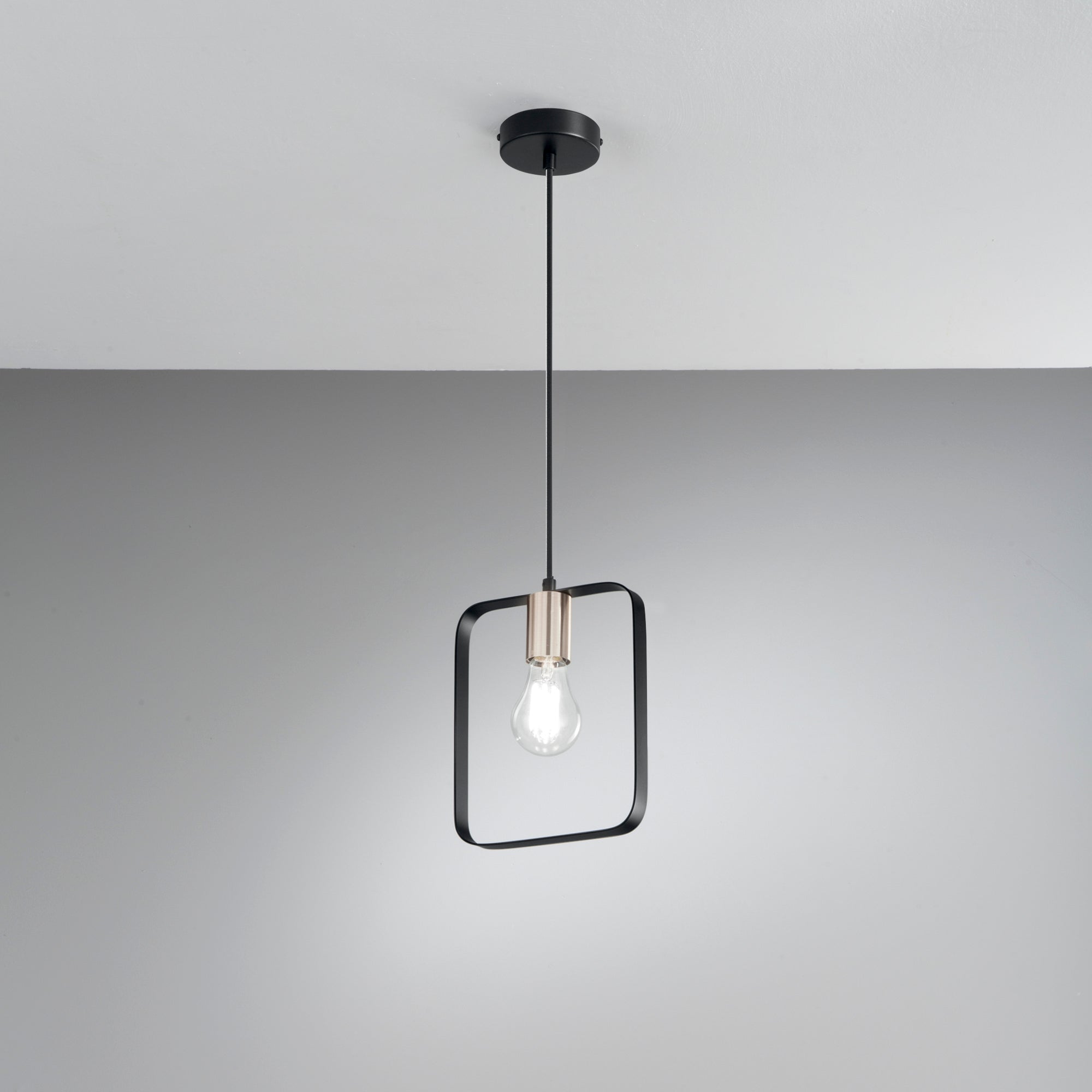 SOSPENSIONE SMITH NERA/ORO 1XE27 19,5X10X160CM