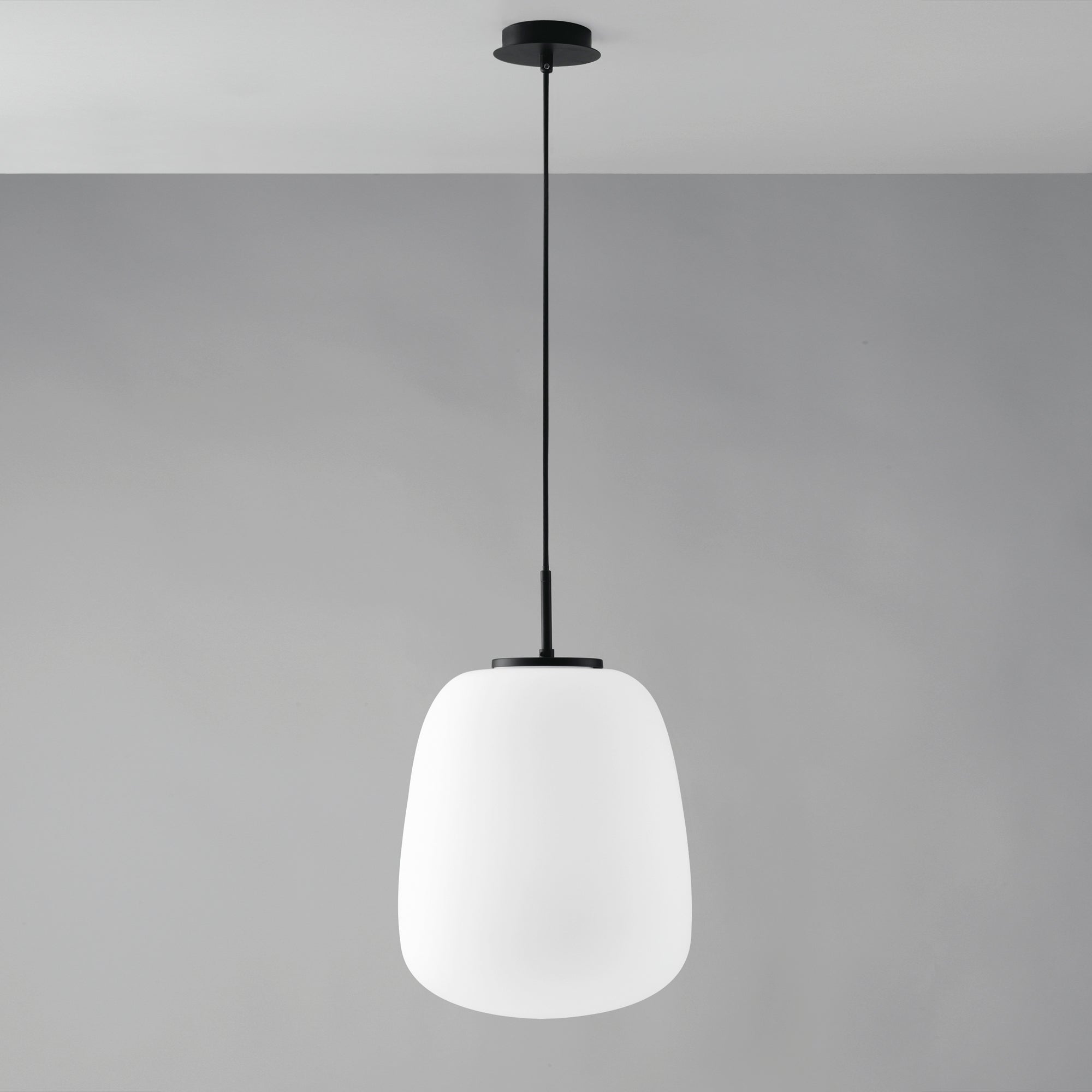 SOSPENSIONE TOLOMEO OVALE BIANCA OPALE 1XE27 32X32X120CM
