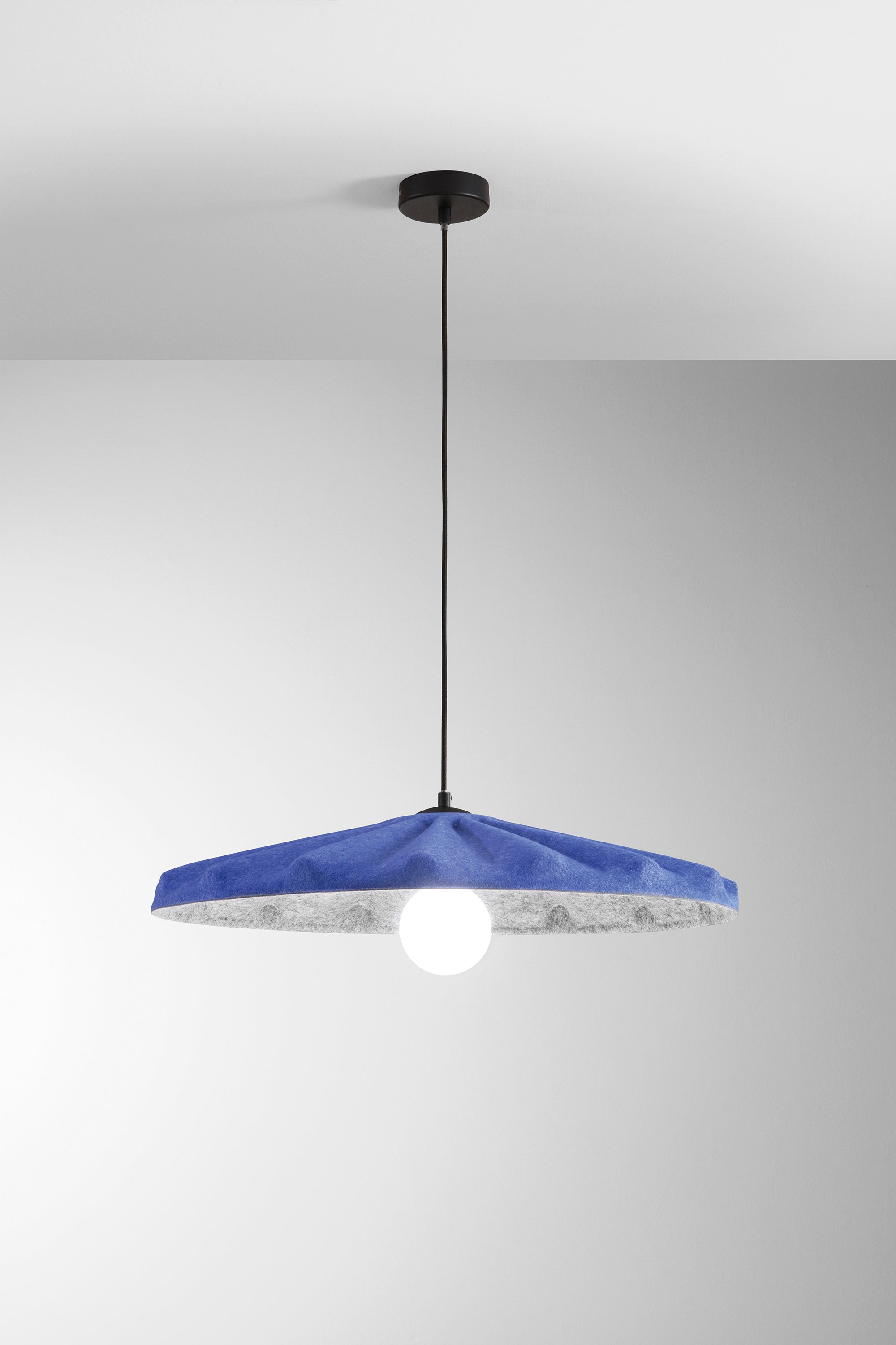 SOSPENSIONE WIMBLEDON IN FELTRO BLU CAVO 2M PARALUME 69CM 1XE27