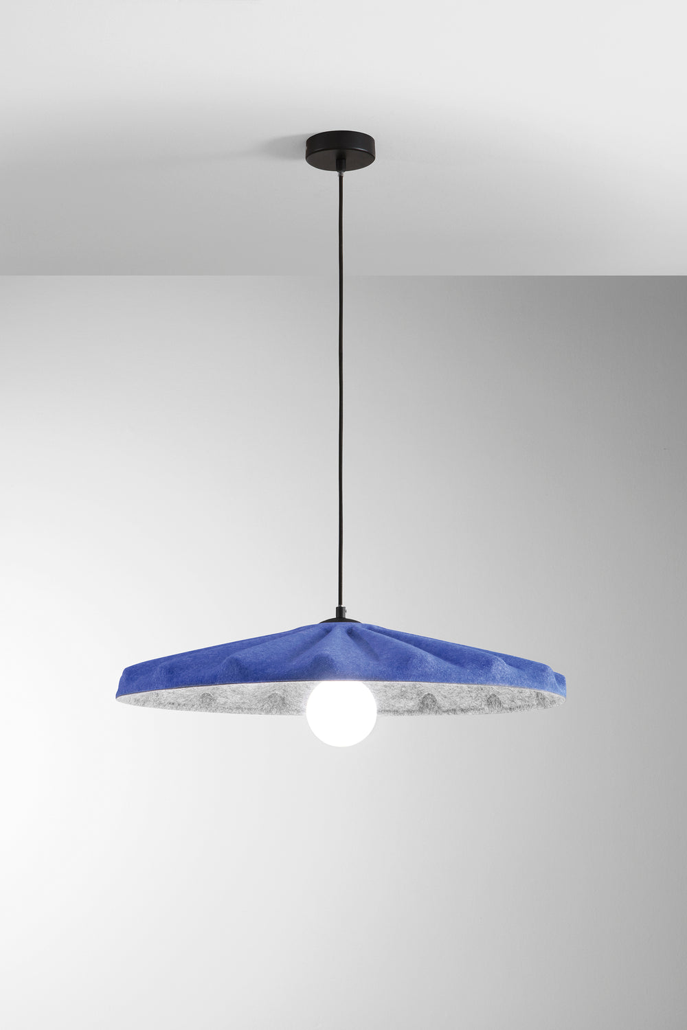 SOSPENSIONE WIMBLEDON IN FELTRO BLU CAVO 2M PARALUME 69CM 1XE27