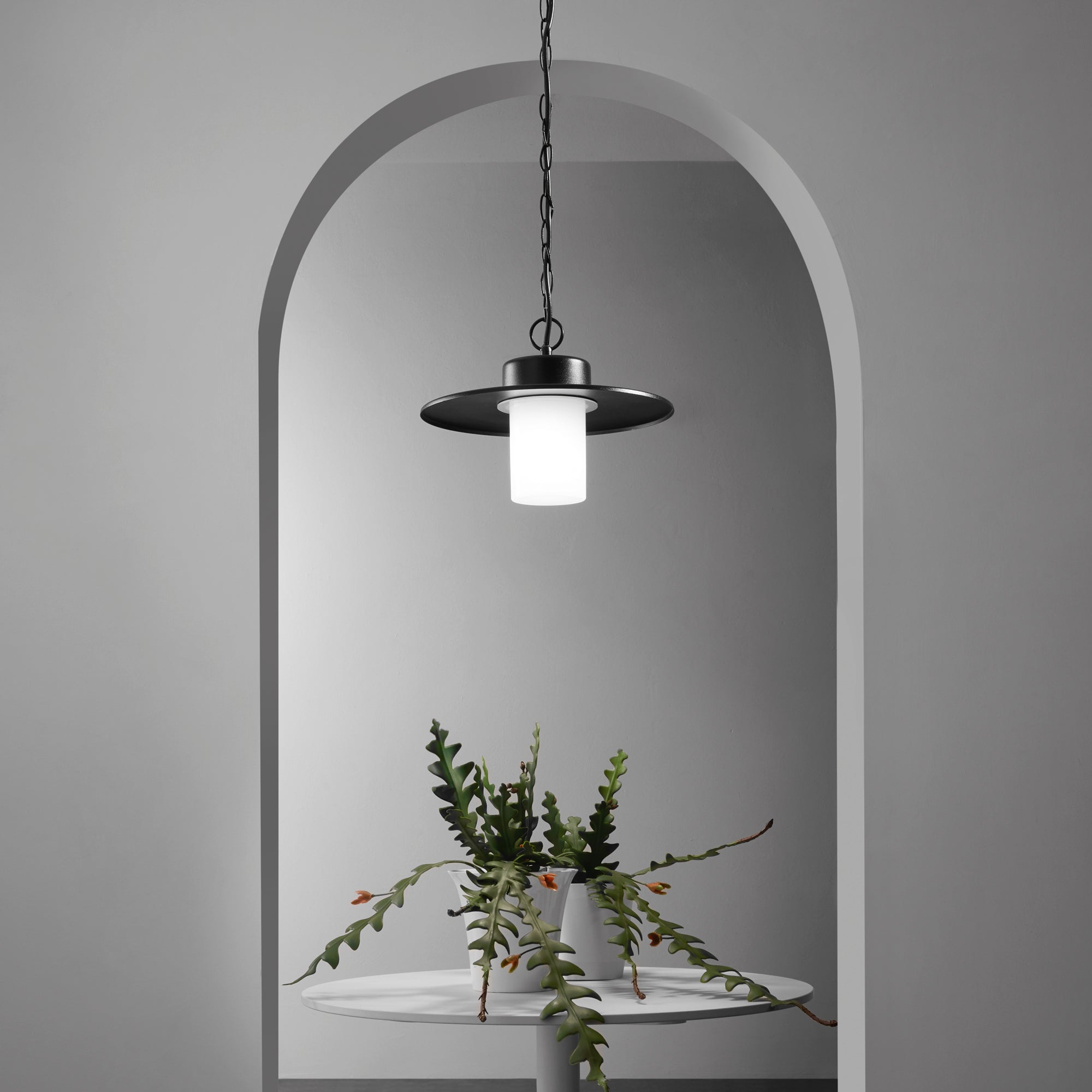 SOSPENSIONE YORK NERA 1XE27 IP44 30X80CM