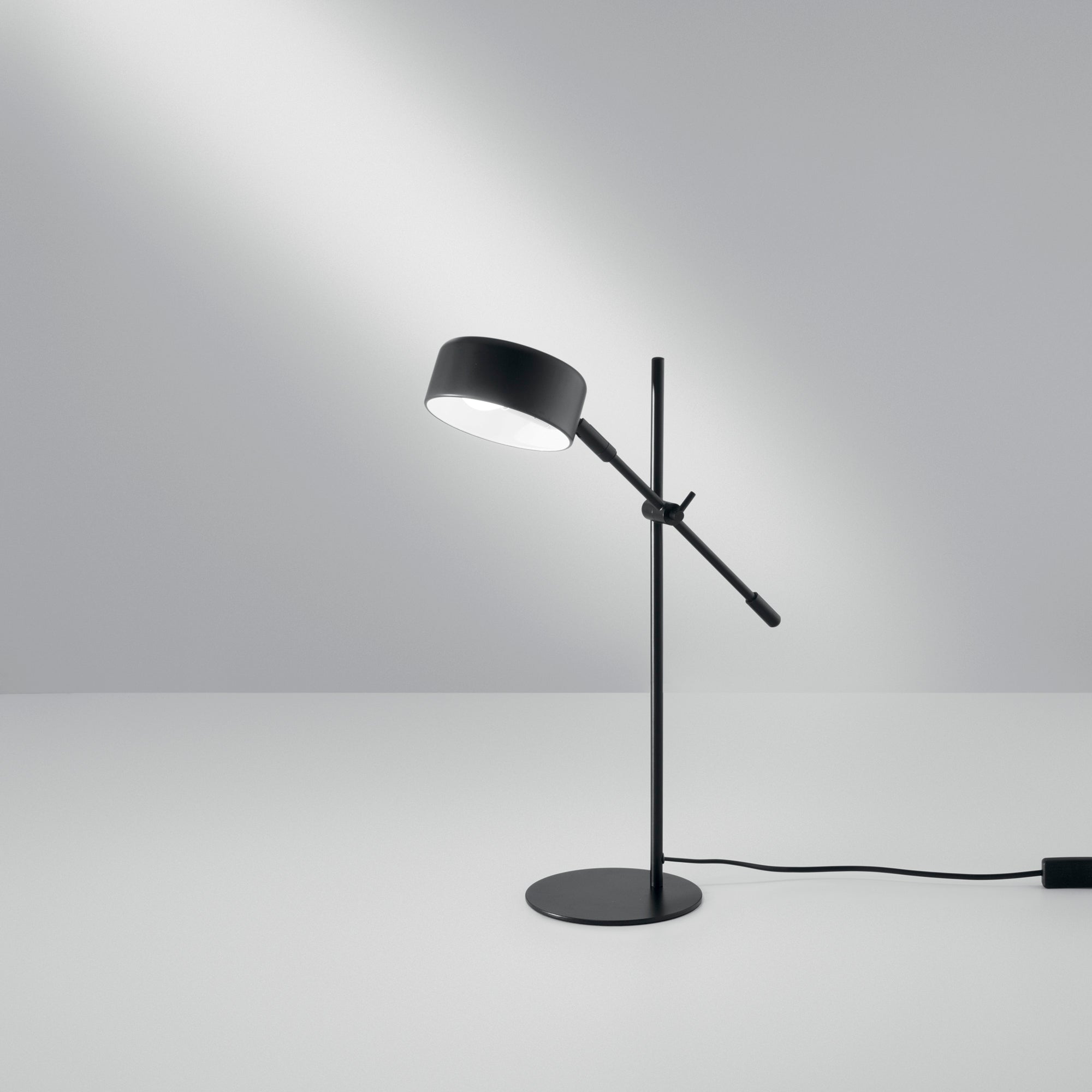 LAMPADA DA TAVOLO EIFFEL IN METALLO NERO CON PUNTO LUCE ORIENTABILE 1XE14 59,5X42X42CM