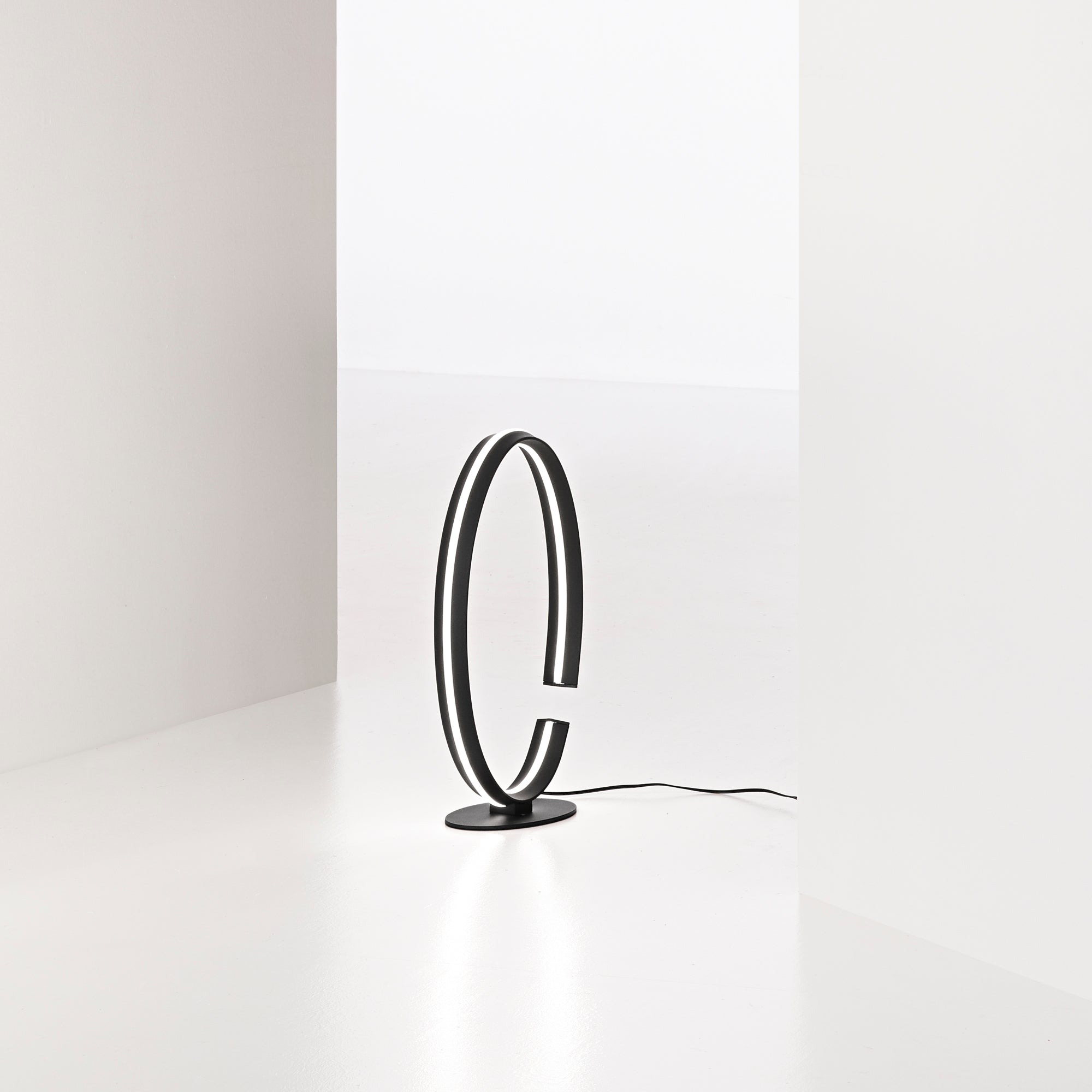 LUME LED CLARKE NERO 20W 2050LM 4000K 22X4X41CM