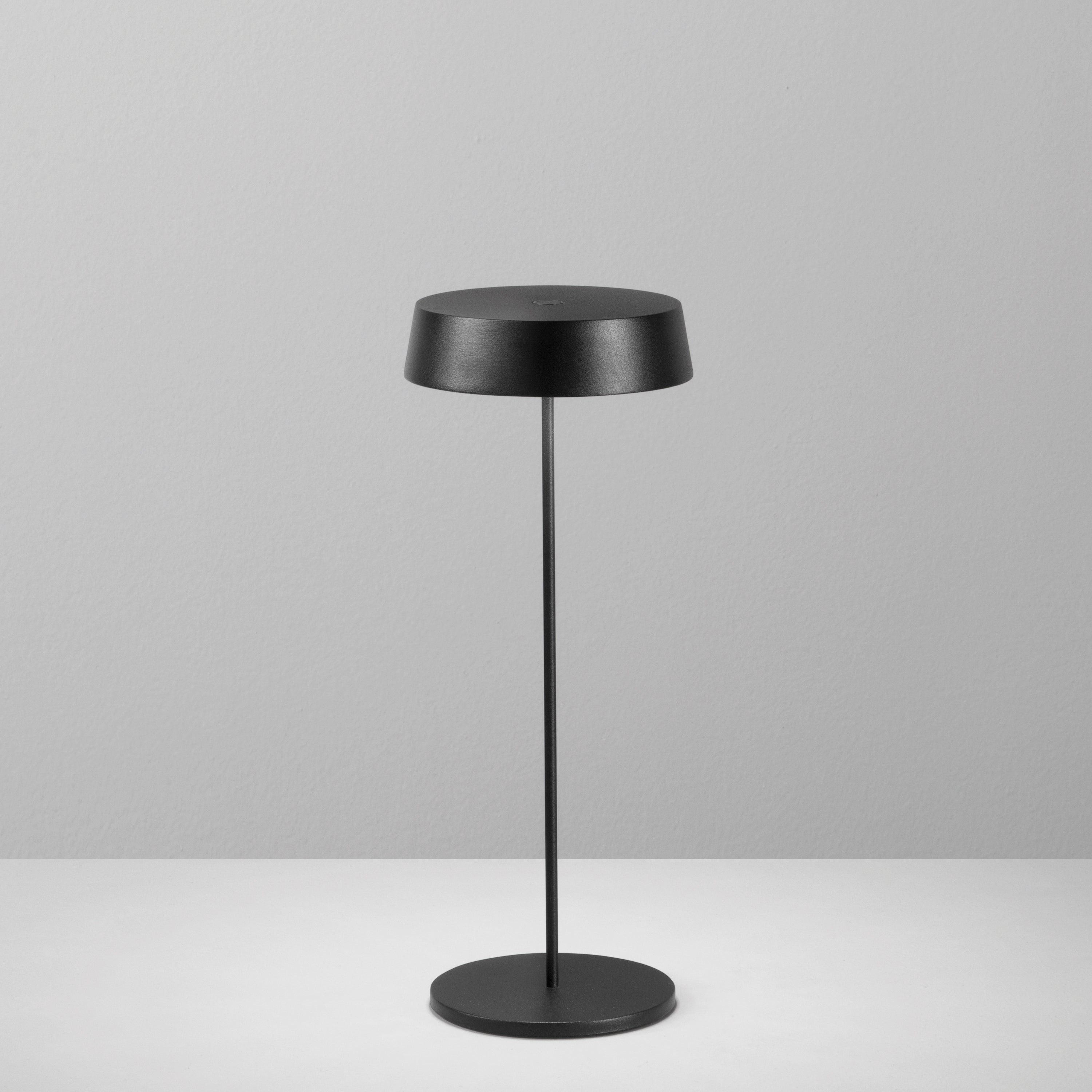 LAMPADA DA TAVOLO RICARICABILE LED COCKTAIL NERA 2,2W 192LM 3000K DIMM. IP54 29,5X12X12CM