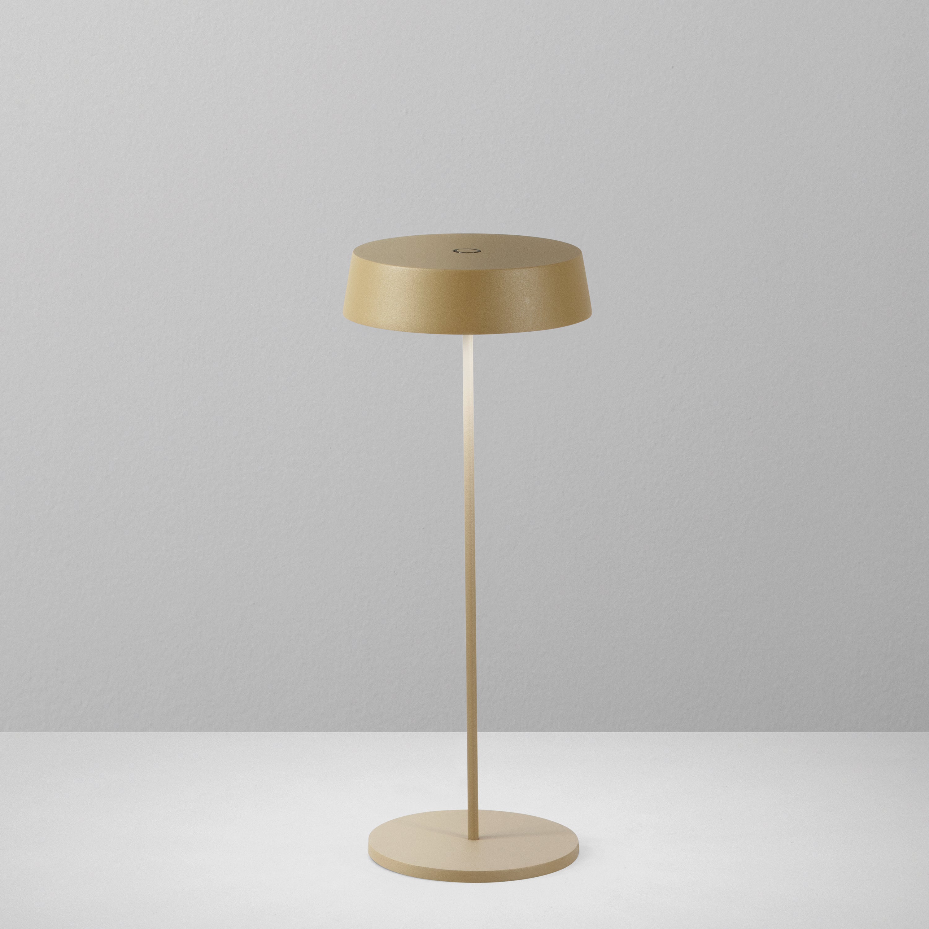LAMPADA DA TAVOLO RICARICABILE LED COCKTAIL ORO 2,2W 192LM 3000K DIMM. IP54 29,5X12X12CM