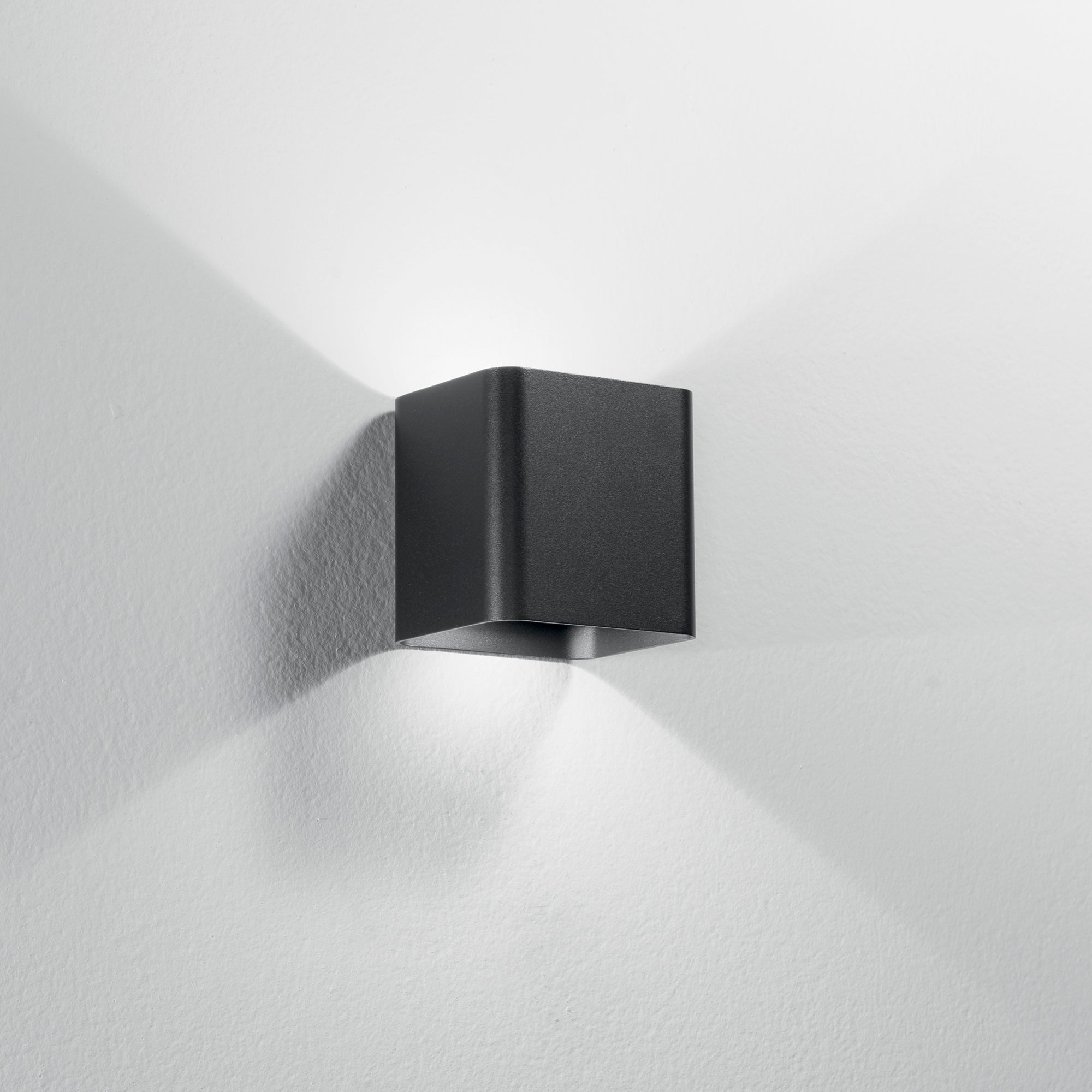 APPLIQUE BIEMISSIONE LED BIOME NERA 2X3,5W 840LM CCT IP54 11X11X9,5CM