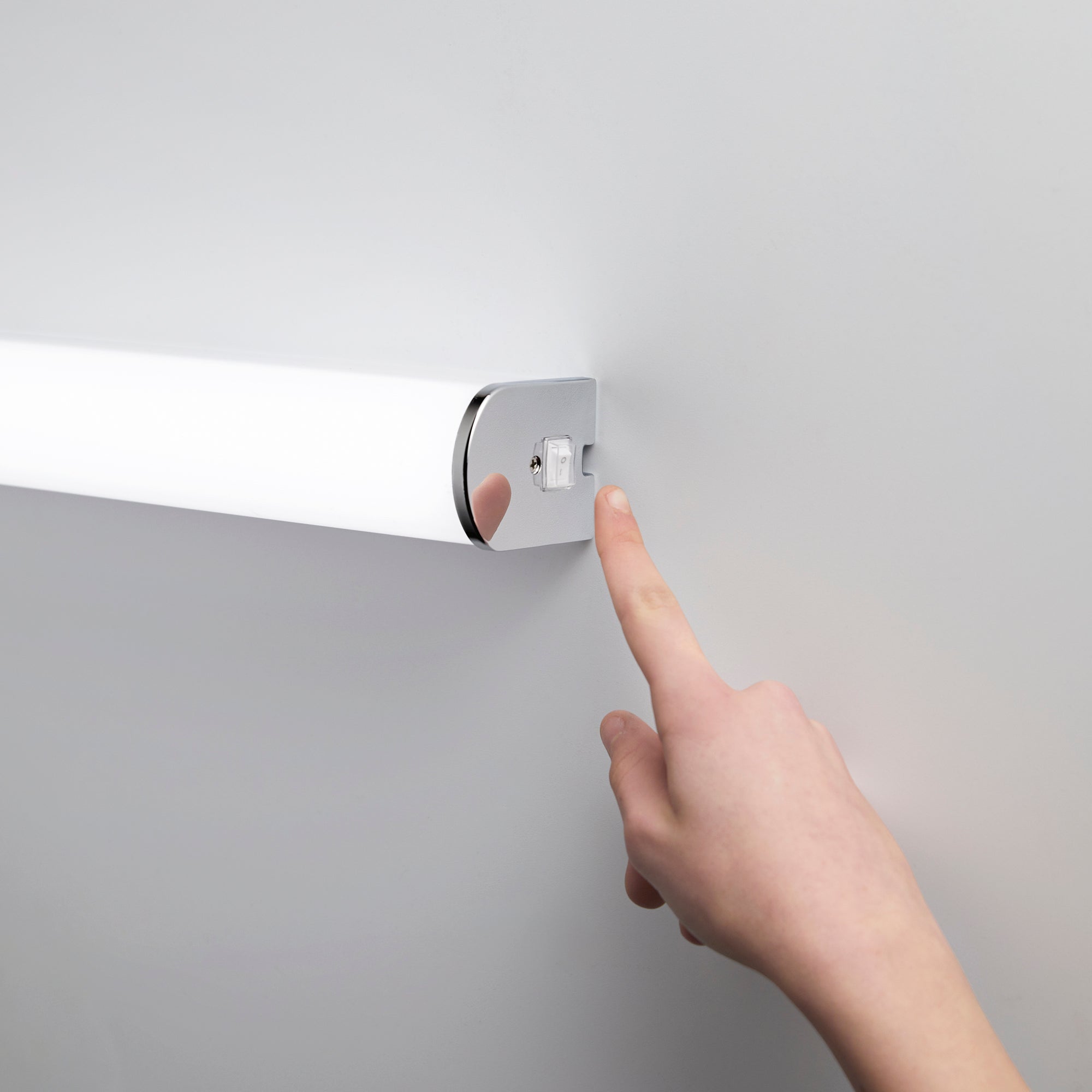 APPLIQUE LED BLASTER BIANCA/CROMO 15W 1720LM 4000K IP44 60X 5,3X5,5CM