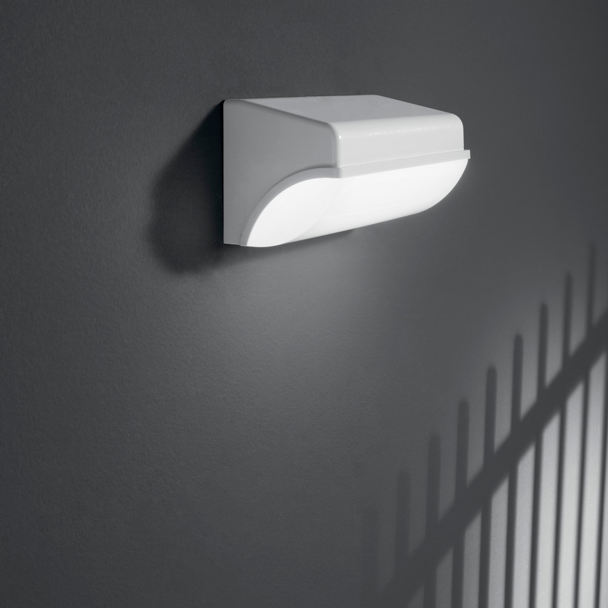 APPLIQUE LED BORDER BIANCA 30W 3550LM CCT IP65 26,2X13X12,8CM