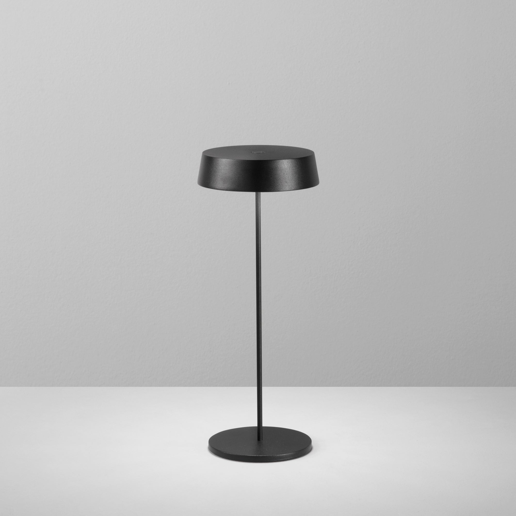LAMPADA DA TAVOLO RICARICABILE LED COCKTAIL NERA 2,2W 192LM 3000K DIMM. IP54 29,5X12X12CM