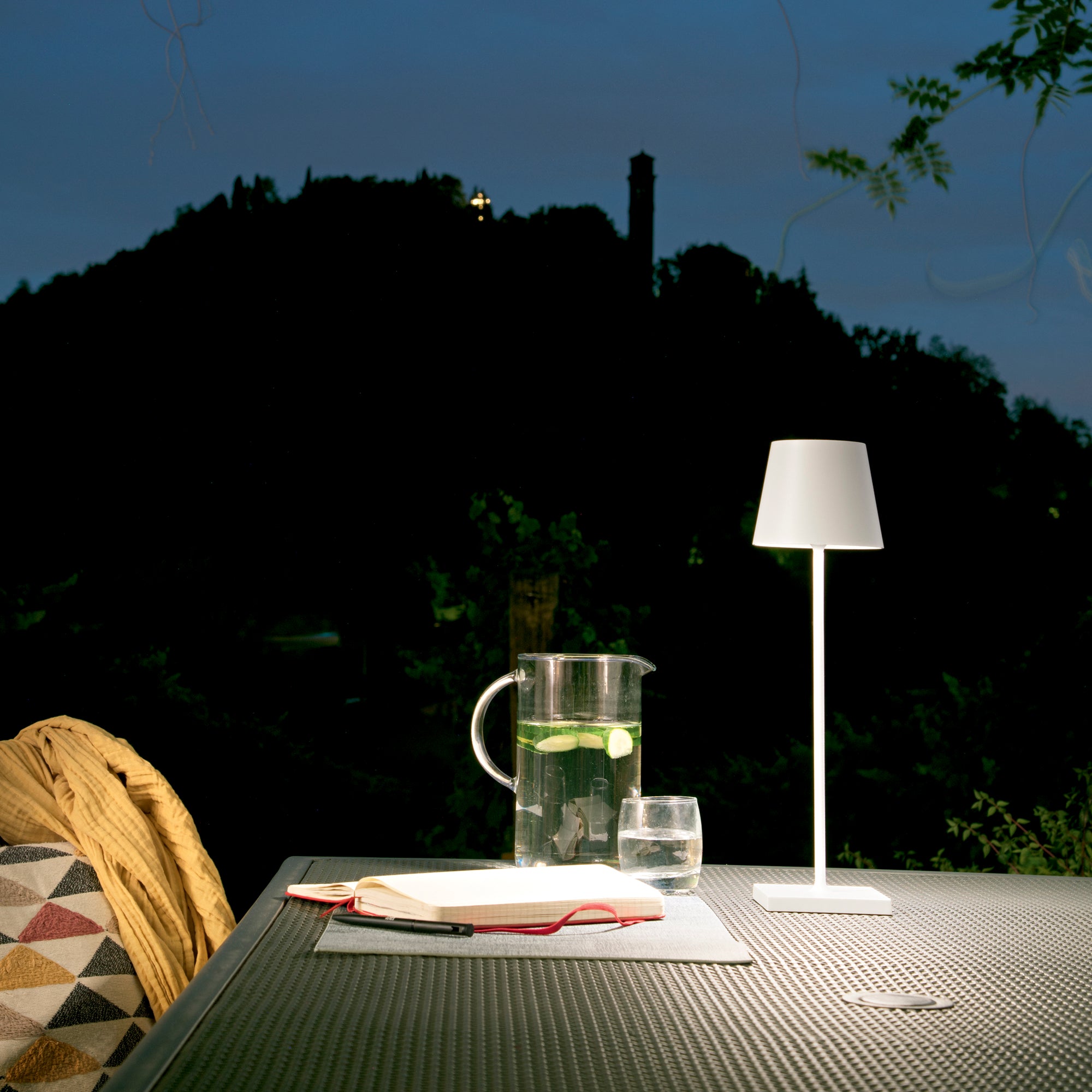 LAMPADA DA TAVOLO RICARICABILE LED DRINK BIANCA 2,2W 190LM 3000K DIMM. IP54 10X36CM