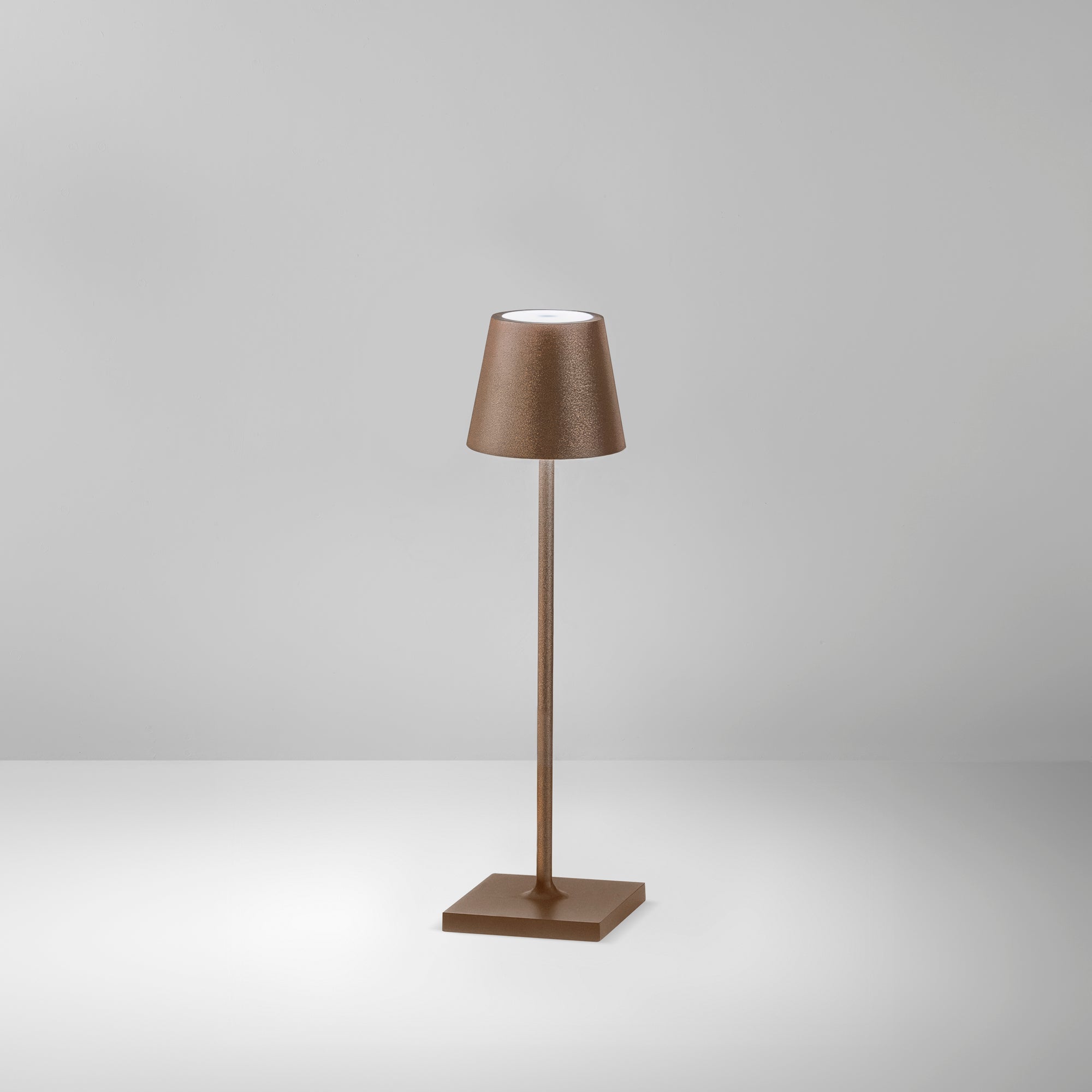 LAMPADA DA TAVOLO RICARICABILE LED DRINK BRONZO 1,5W 165LM 3000K DIMM. IP54 7X25CM
