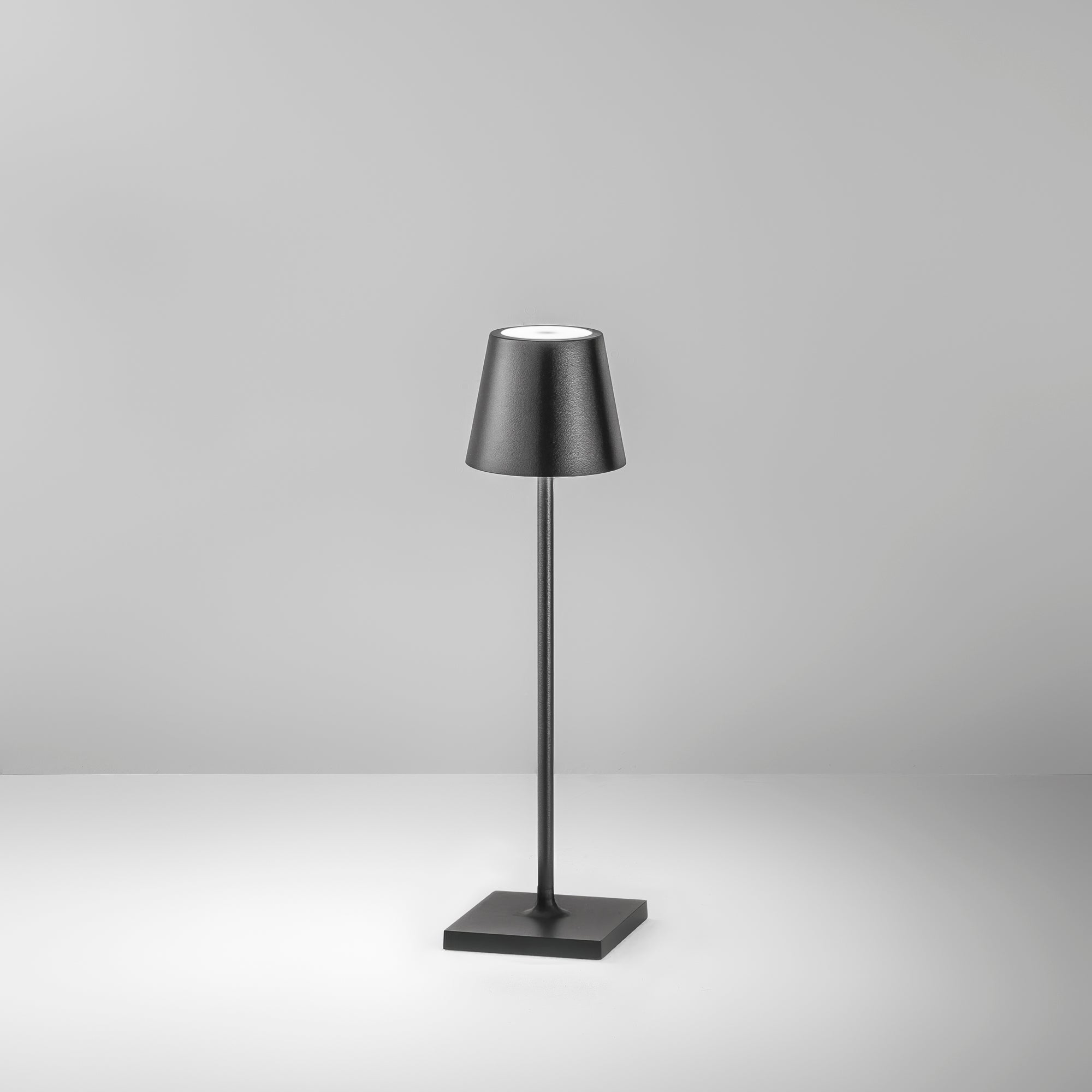LAMPADA DA TAVOLO RICARICABILE LED DRINK NERA 1,5W 165LM 3000K DIMM. IP54 7X25CM