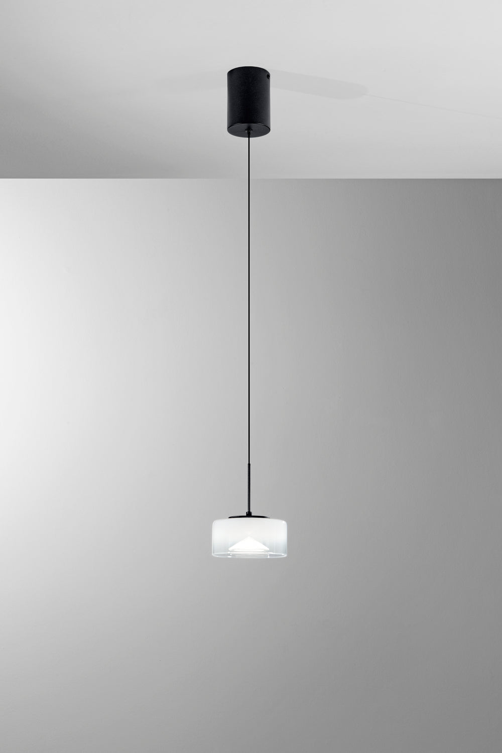 SOSPENSIONE LED EMILY BIANCA SINGOLA IN VETRO+METALLO 8W CCT 2700-3200-4000K D15X150CM