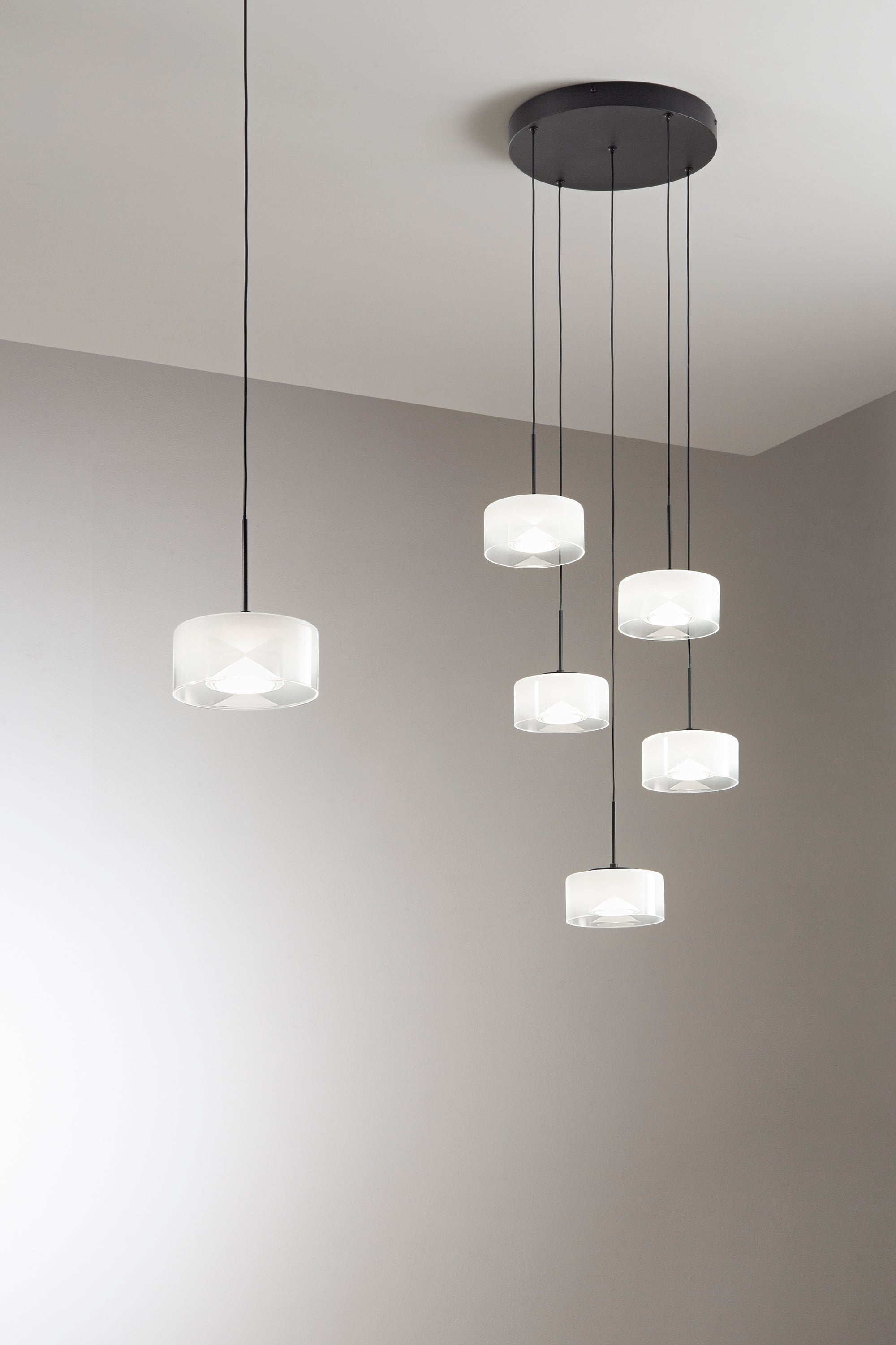 SOSPENSIONE LED EMILY BIANCA SINGOLA IN VETRO+METALLO 8W CCT 2700-3200-4000K D15X150CM