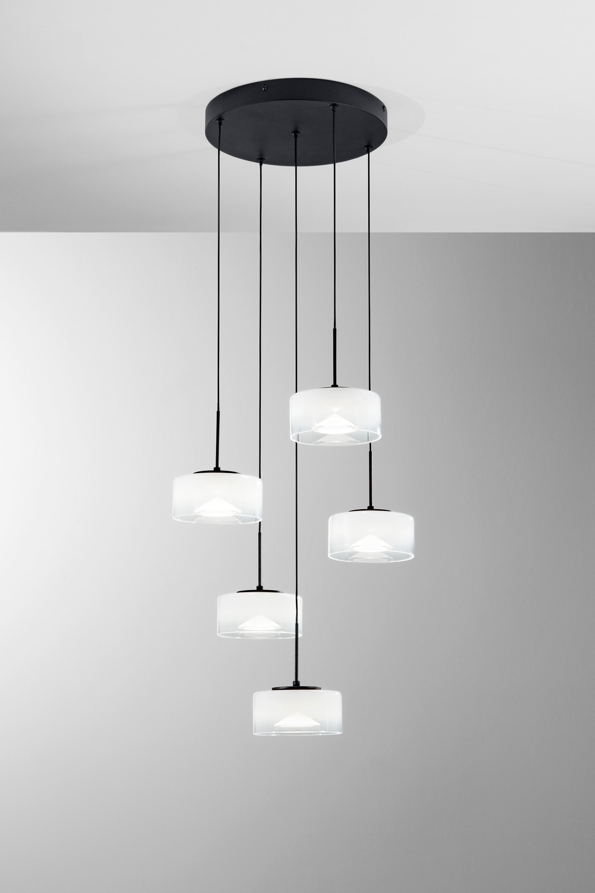 SOSPENSIONE LED EMILY BIANCA CINQUE PENDENTI IN VETRO+METALLO 40W CCT 2700/3200/4000K D44X150CM
