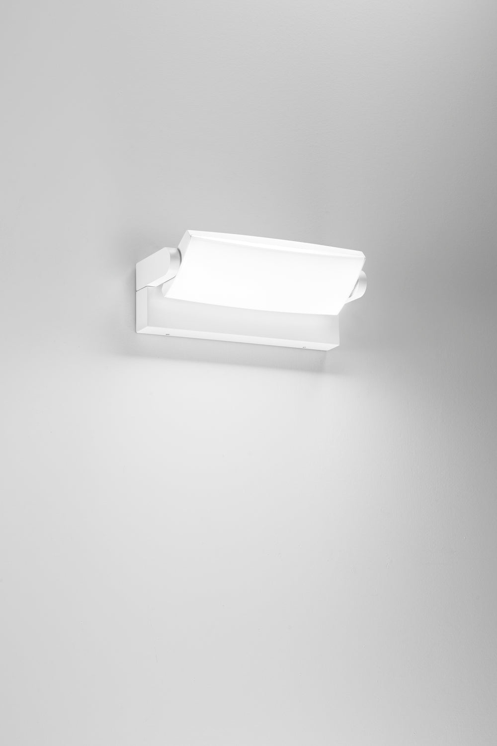 APPLIQUE LED FLOYD BIANCO IN ALLUMINIO 23W 3300LM CCT 2700K-3000K-4000K IP65