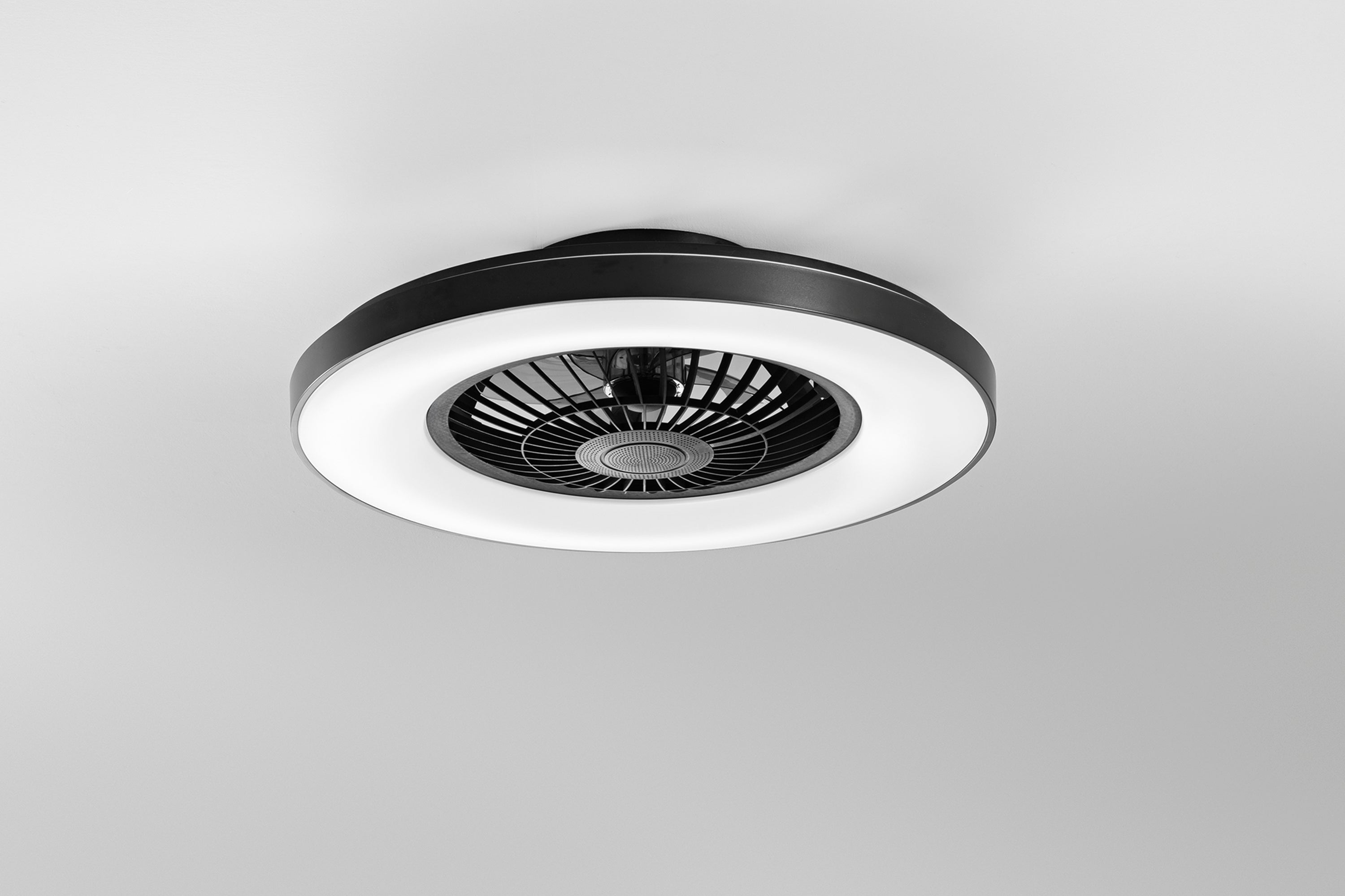 PLAFONIERA LED VENTILATORE GARBIN NERO 40W 5500LM CCT DIMM. CON TELECOMANDO RF INCLUSO E SPEAKER BLUETOOTH 15X54,5CM